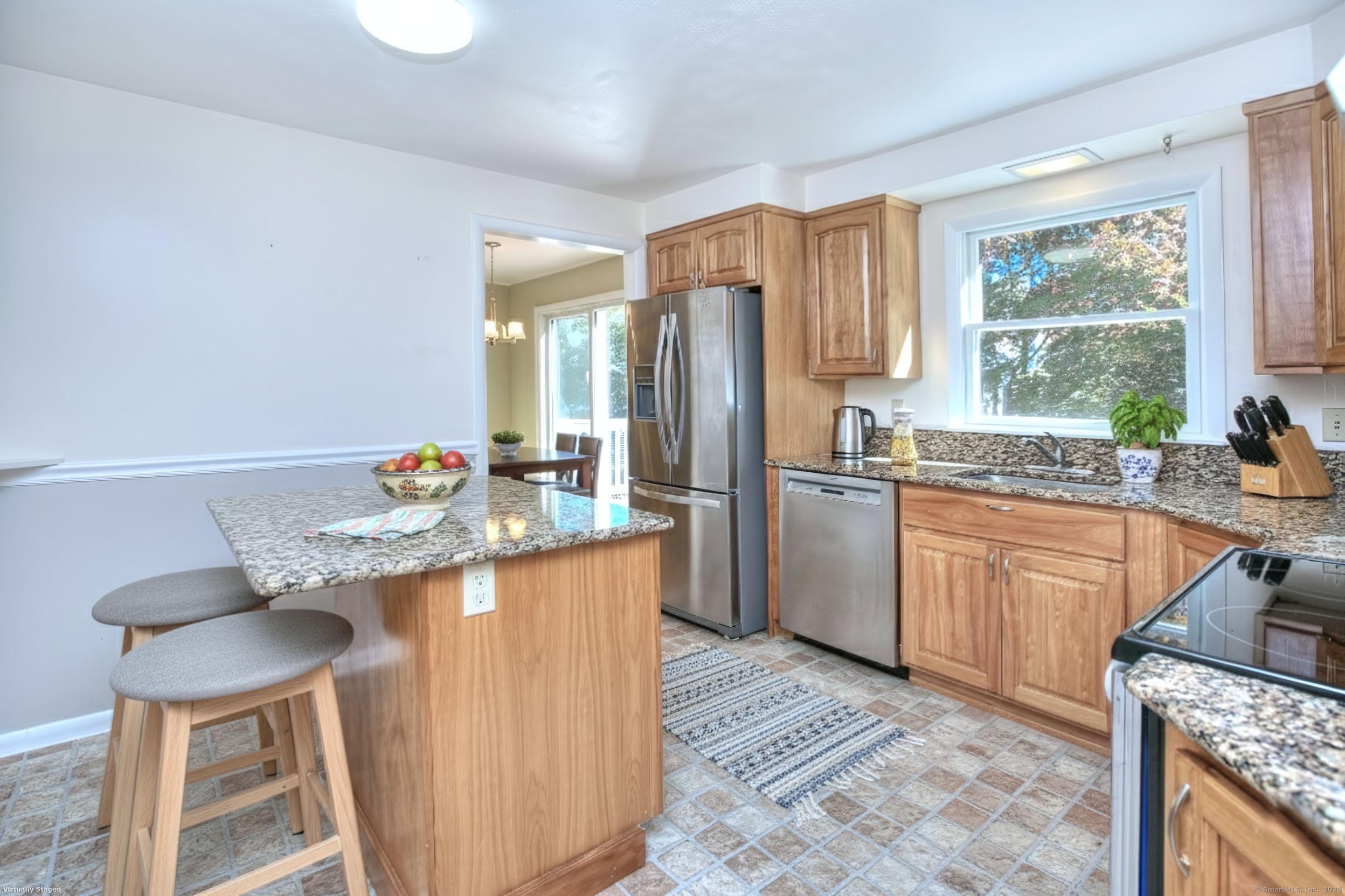 Fairfield, Connecticut 06824, United States, 3 Bedrooms Bedrooms, ,3 BathroomsBathrooms,Residential,Pending,235849