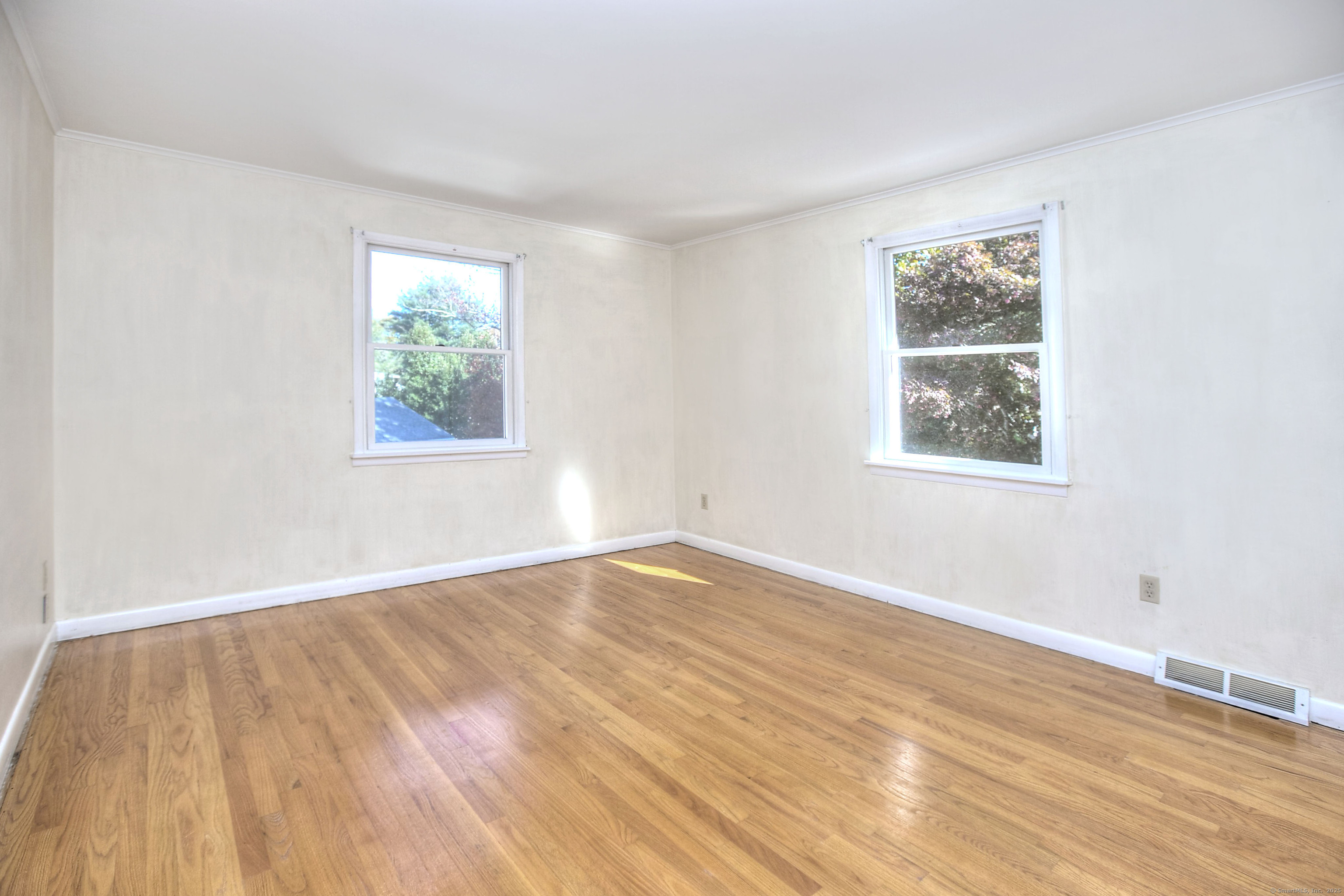 Fairfield, Connecticut 06824, United States, 3 Bedrooms Bedrooms, ,3 BathroomsBathrooms,Residential,Pending,235849