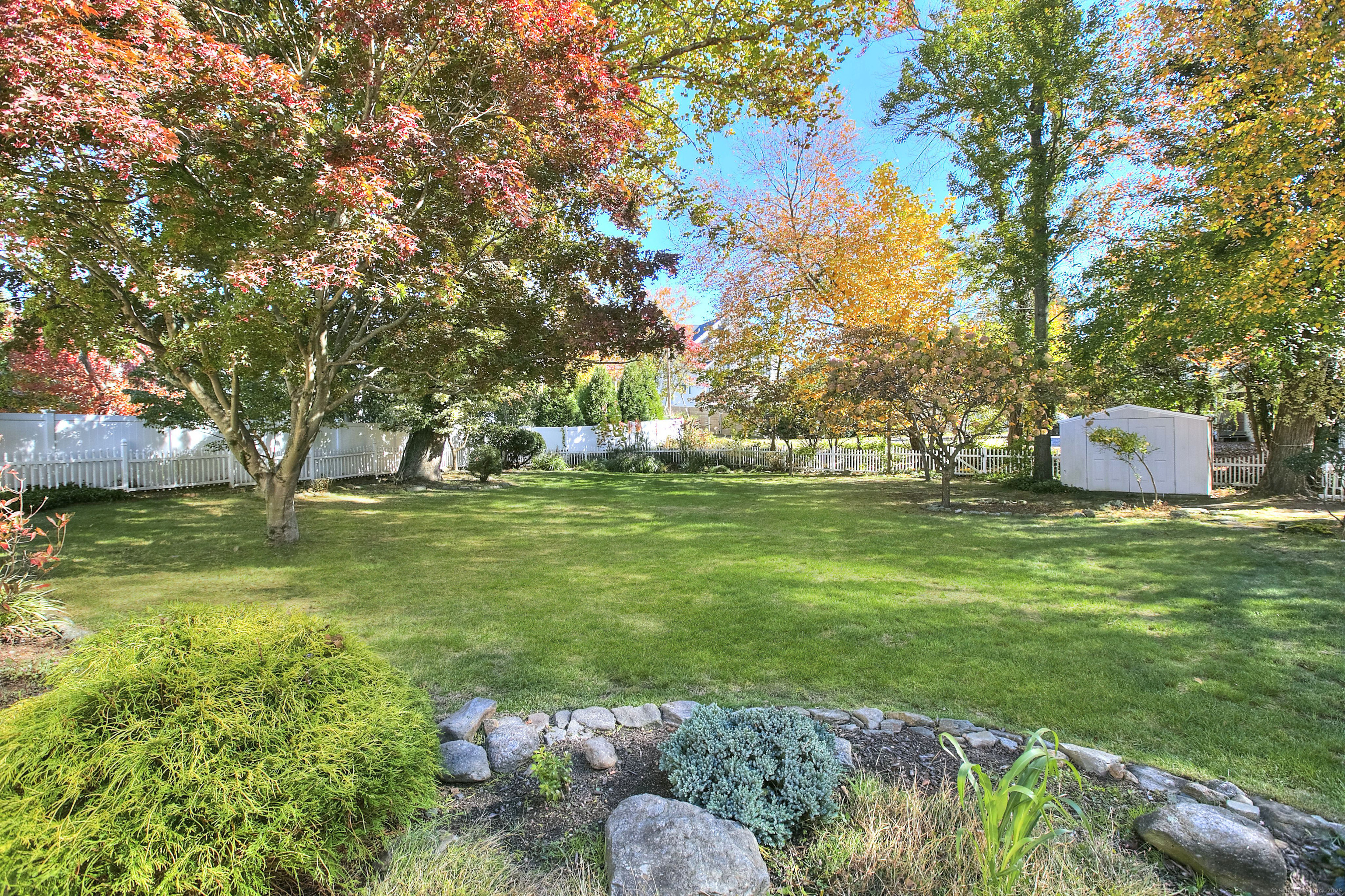 Fairfield, Connecticut 06824, United States, 3 Bedrooms Bedrooms, ,3 BathroomsBathrooms,Residential,Pending,235849