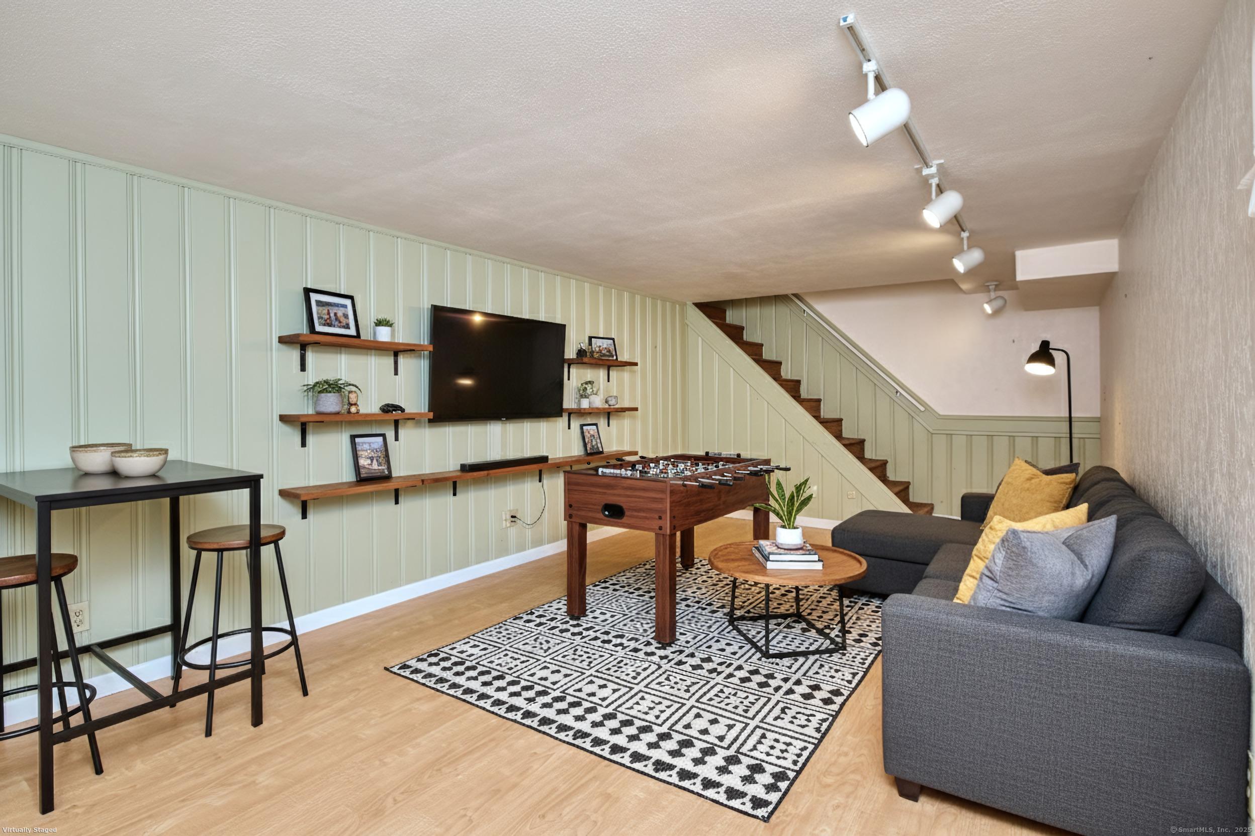 Fairfield, Connecticut 06824, United States, 3 Bedrooms Bedrooms, ,3 BathroomsBathrooms,Residential,Pending,235849