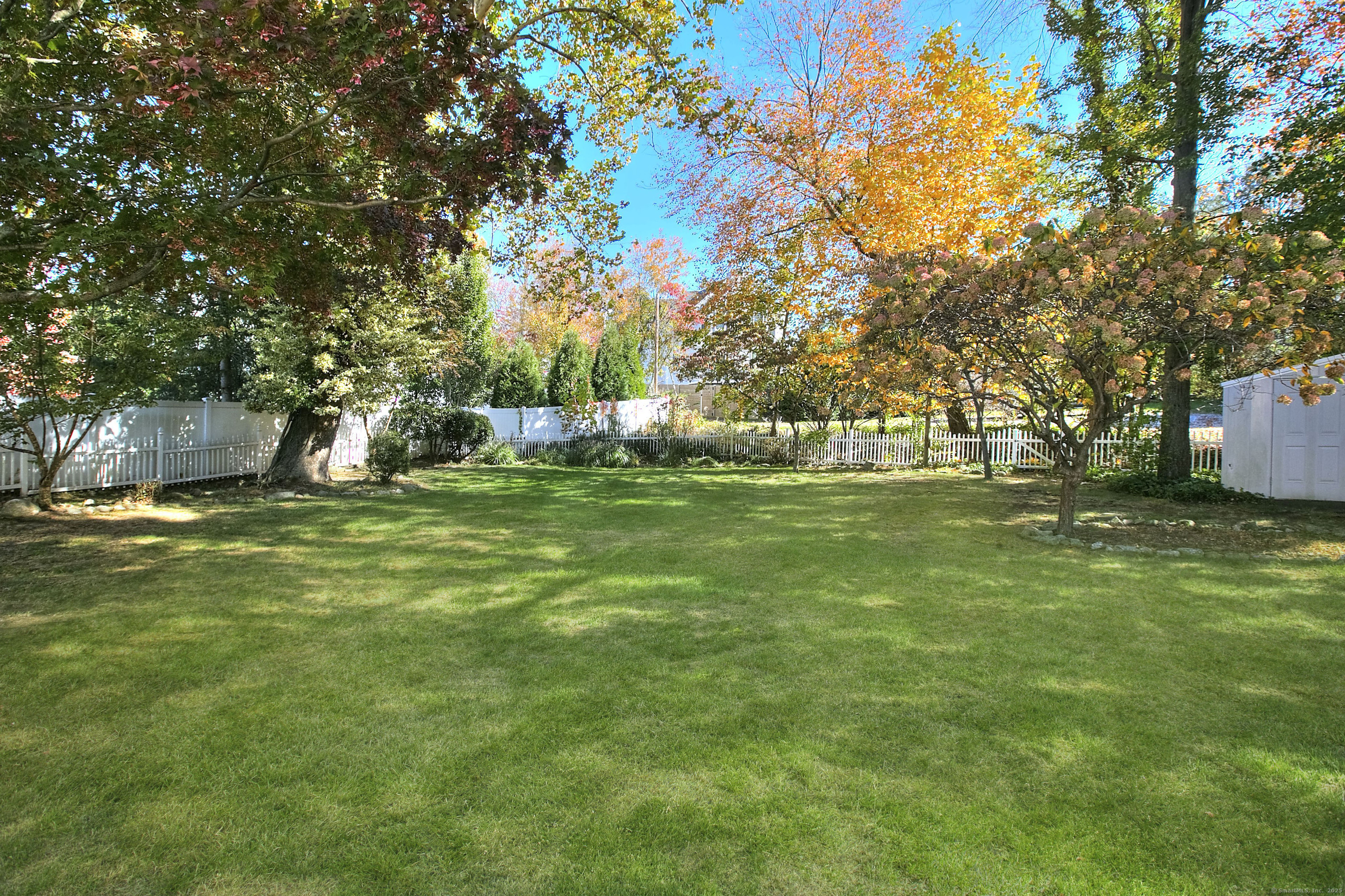 Fairfield, Connecticut 06824, United States, 3 Bedrooms Bedrooms, ,3 BathroomsBathrooms,Residential,Pending,235849