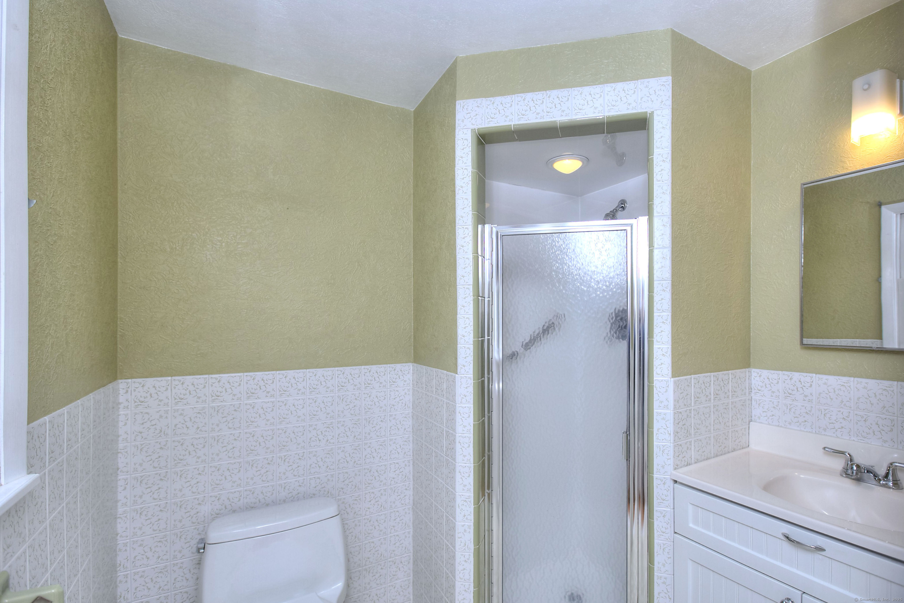 Fairfield, Connecticut 06824, United States, 3 Bedrooms Bedrooms, ,3 BathroomsBathrooms,Residential,Pending,235849