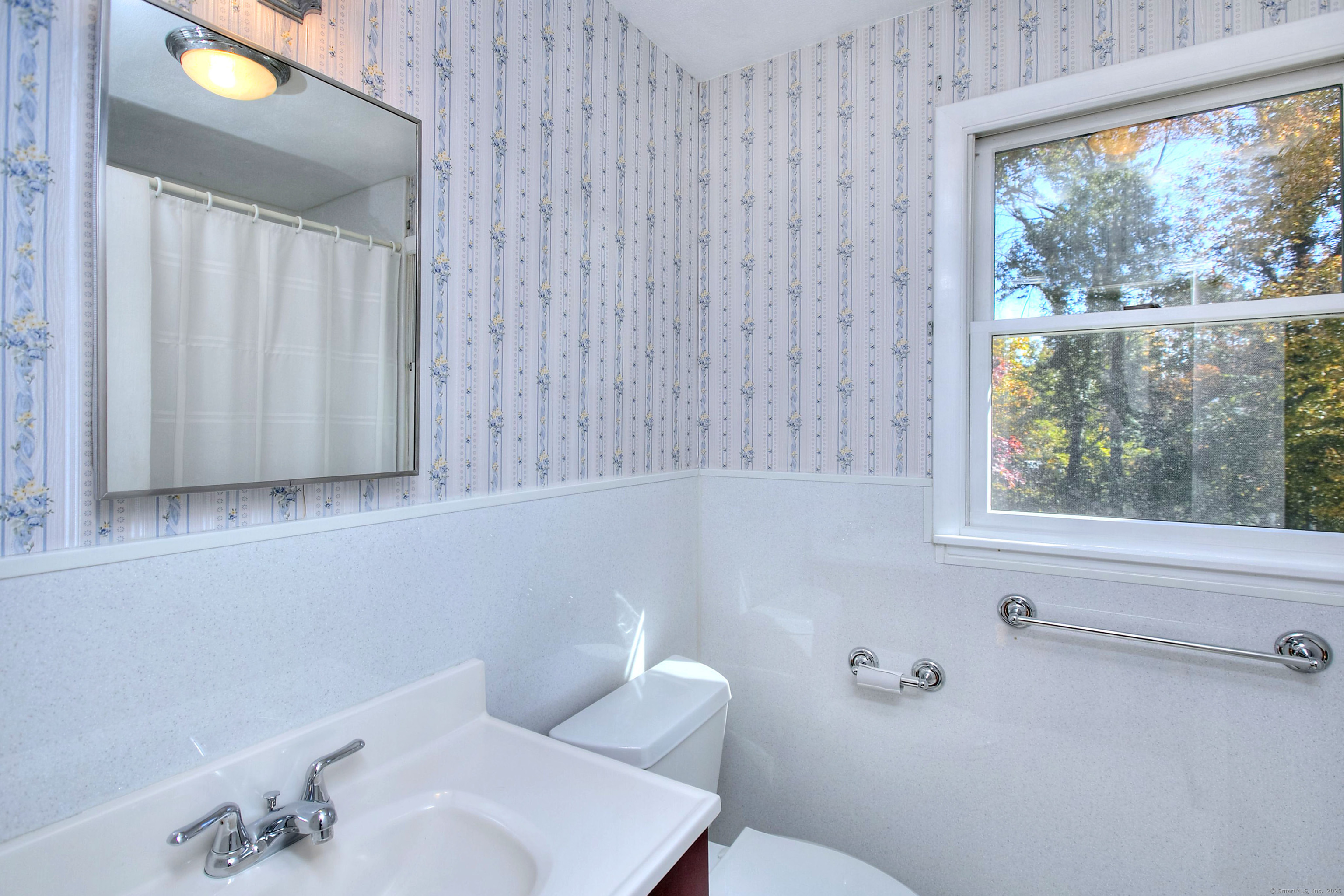 Fairfield, Connecticut 06824, United States, 3 Bedrooms Bedrooms, ,3 BathroomsBathrooms,Residential,Pending,235849