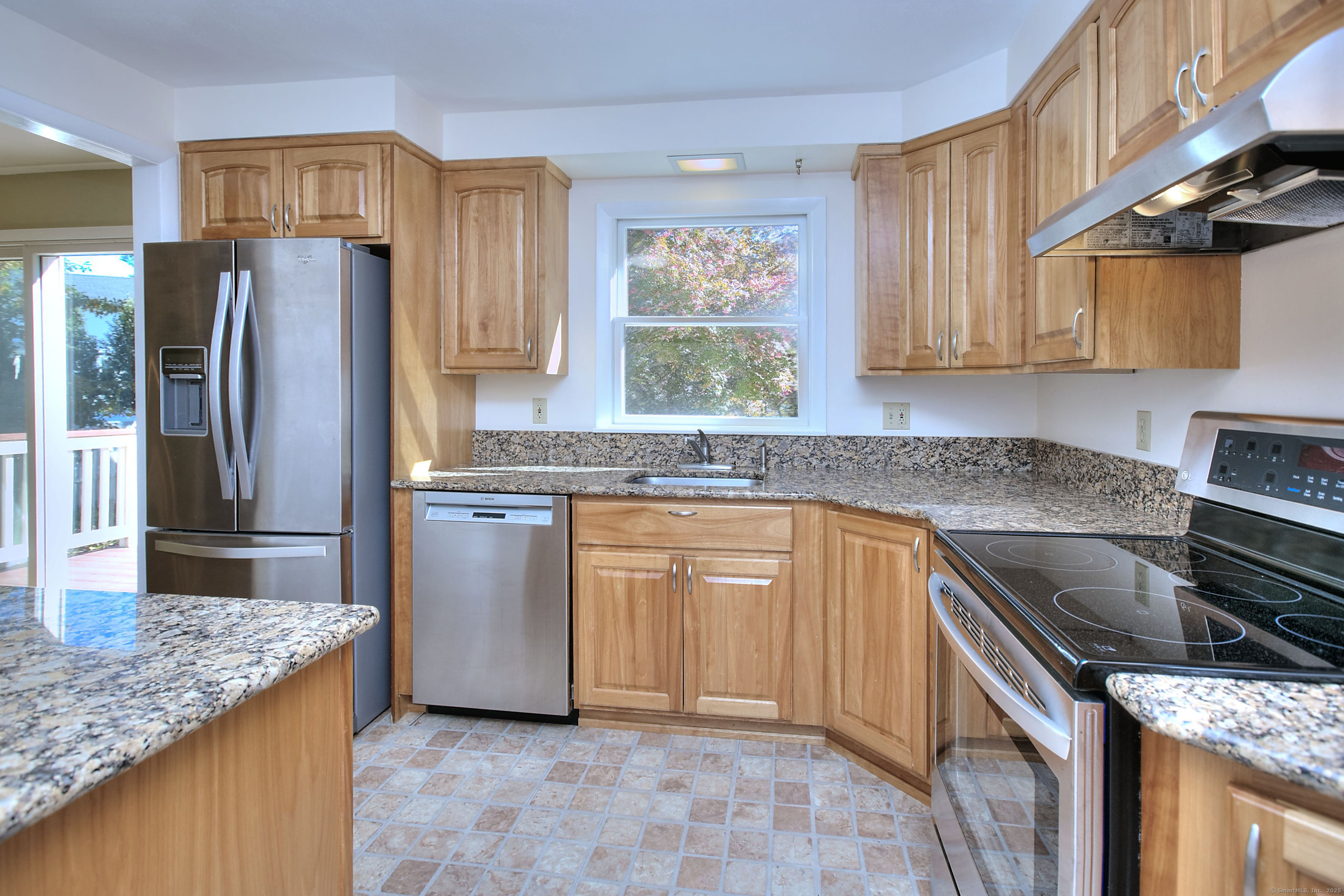 Fairfield, Connecticut 06824, United States, 3 Bedrooms Bedrooms, ,3 BathroomsBathrooms,Residential,Pending,235849