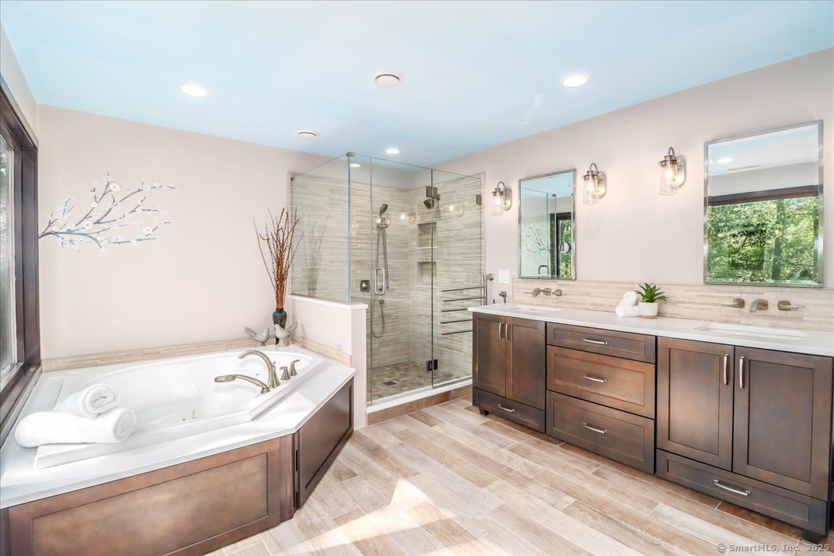 Stamford, Connecticut 06903, United States, 5 Bedrooms Bedrooms, ,4 BathroomsBathrooms,Residential,Active,153197