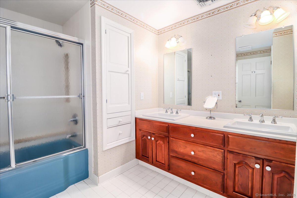 Stamford, Connecticut 06903, United States, 5 Bedrooms Bedrooms, ,4 BathroomsBathrooms,Residential,Active,153197