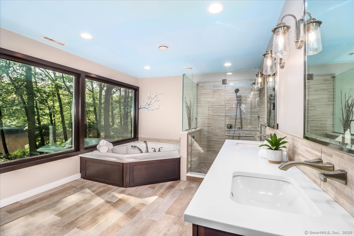 Stamford, Connecticut 06903, United States, 5 Bedrooms Bedrooms, ,4 BathroomsBathrooms,Residential,Active,153197