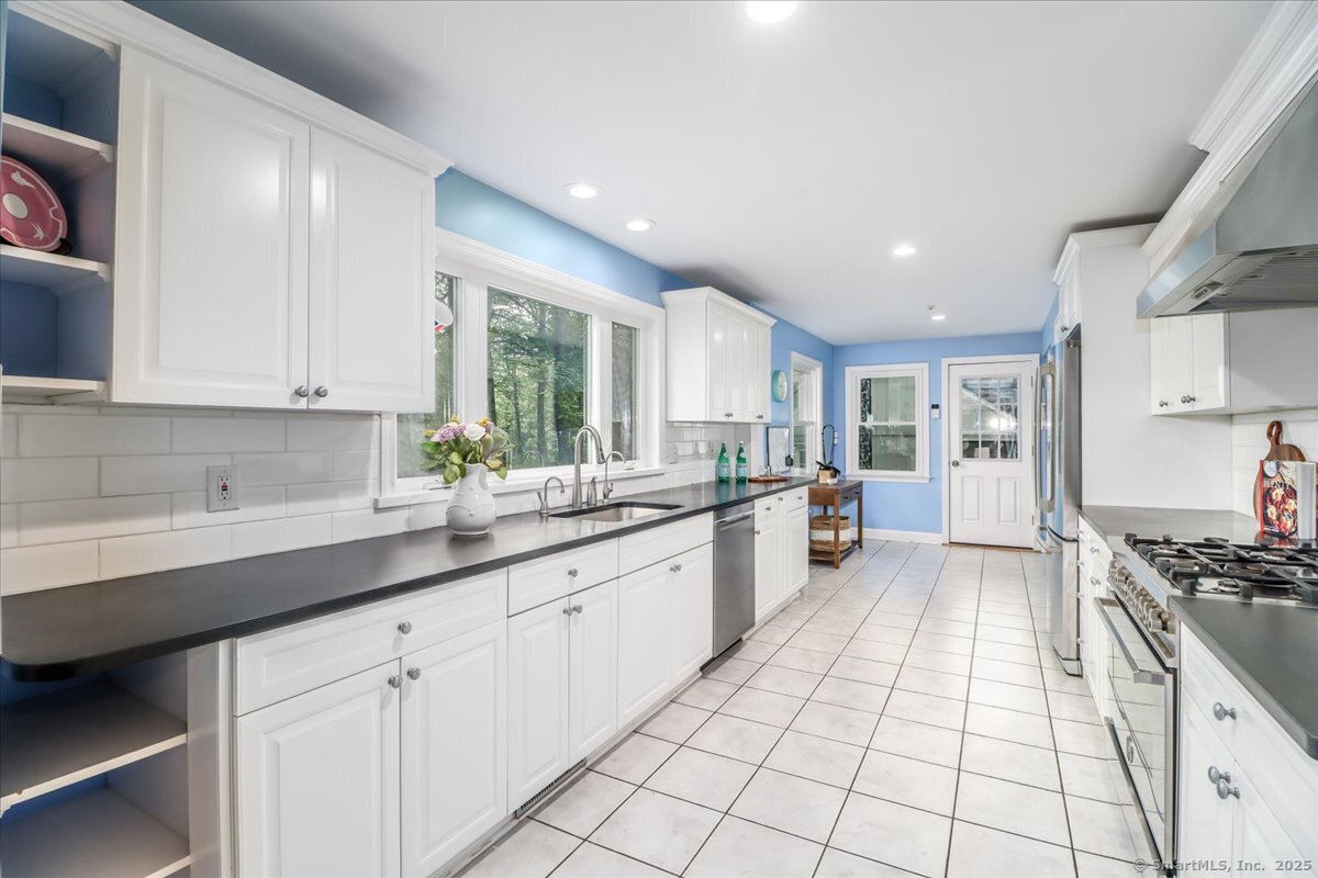 Stamford, Connecticut 06903, United States, 5 Bedrooms Bedrooms, ,4 BathroomsBathrooms,Residential,Active,153197