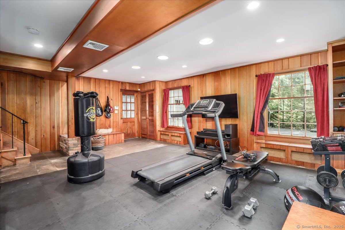 Stamford, Connecticut 06903, United States, 5 Bedrooms Bedrooms, ,4 BathroomsBathrooms,Residential,Active,153197