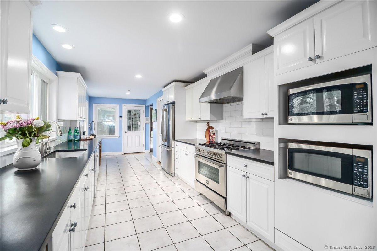 Stamford, Connecticut 06903, United States, 5 Bedrooms Bedrooms, ,4 BathroomsBathrooms,Residential,Active,153197