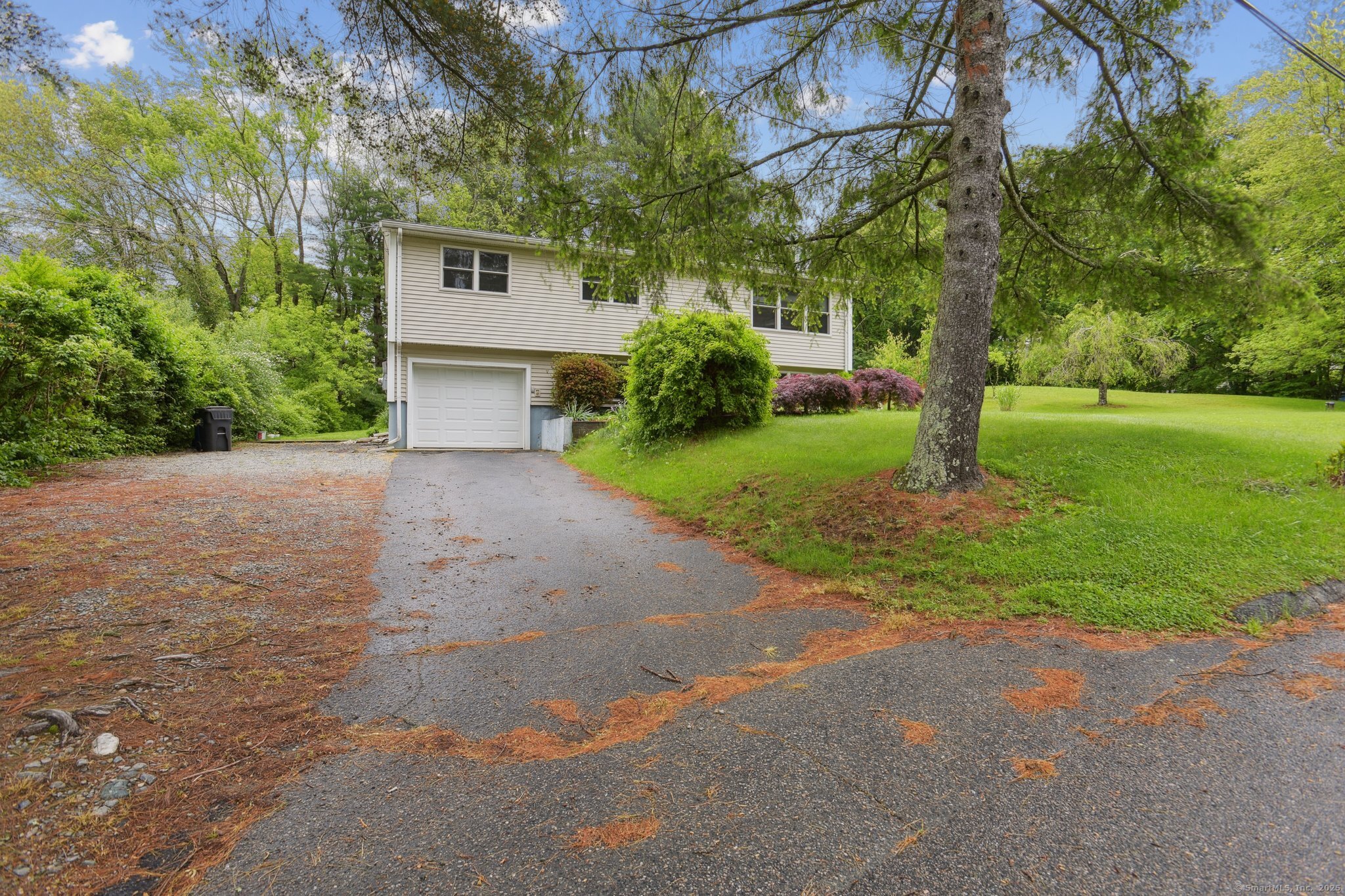 6 Royal Oaks Drive
