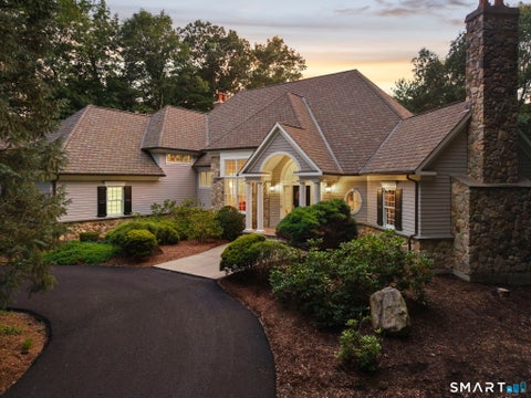 Photo of 10 Pembroke Hill, Farmington, CT 06032 (MLS # 24203476)
