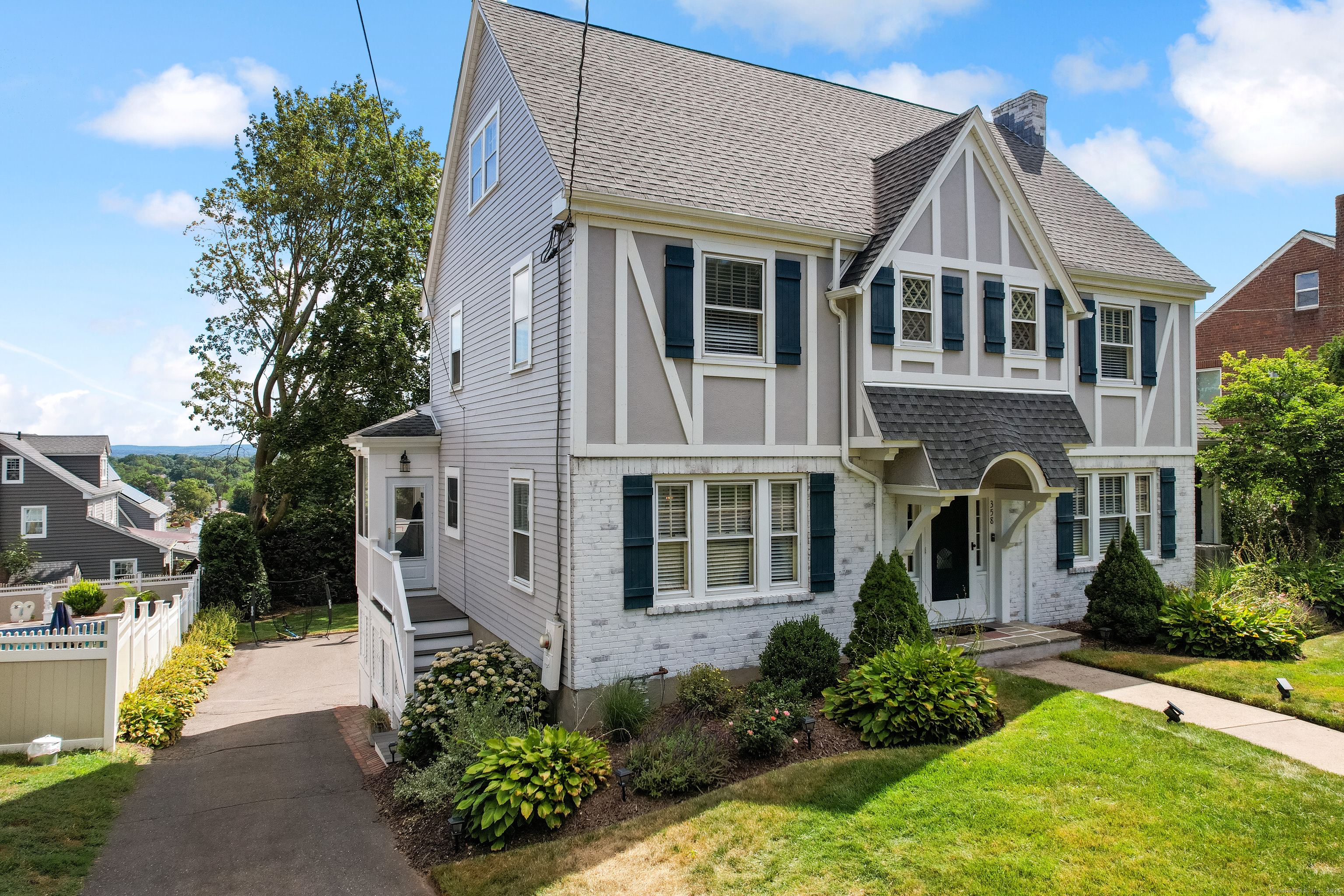 Wethersfield, Connecticut 06109, United States, 3 Bedrooms Bedrooms, ,3 BathroomsBathrooms,Residential,Coming Soon,198208