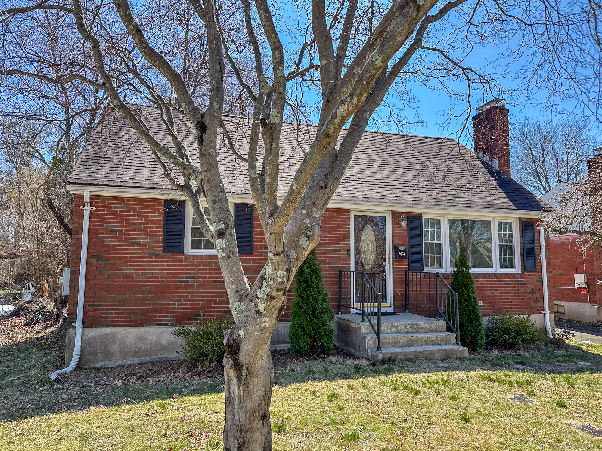 Arnold Street, Middletown, Connecticut - 4 Bedrooms  
2 Bathrooms  
6 Rooms - 