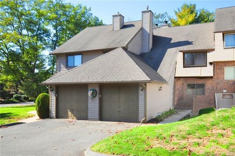 Photo of 11 Fox Run Court #11, Newington, CT 06111 (MLS # 170530529)