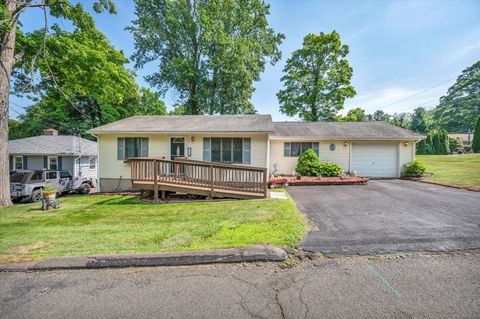 Single Family Residence in Middlefield CT 15 Mohican Road.jpg