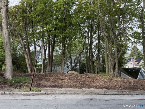 Photo of 15 Beckwith Street, New London, CT 06320 (MLS # 24176069)
