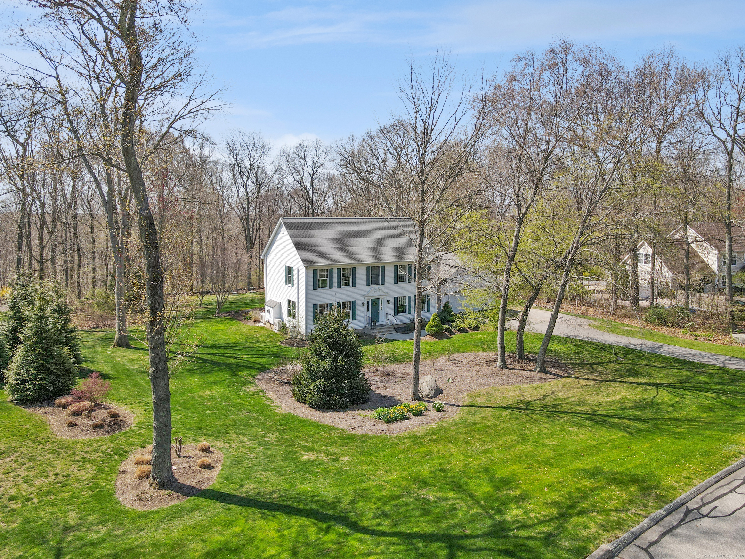Eska Drive, Ledyard, Connecticut - 3 Bedrooms  
3 Bathrooms  
7 Rooms - 