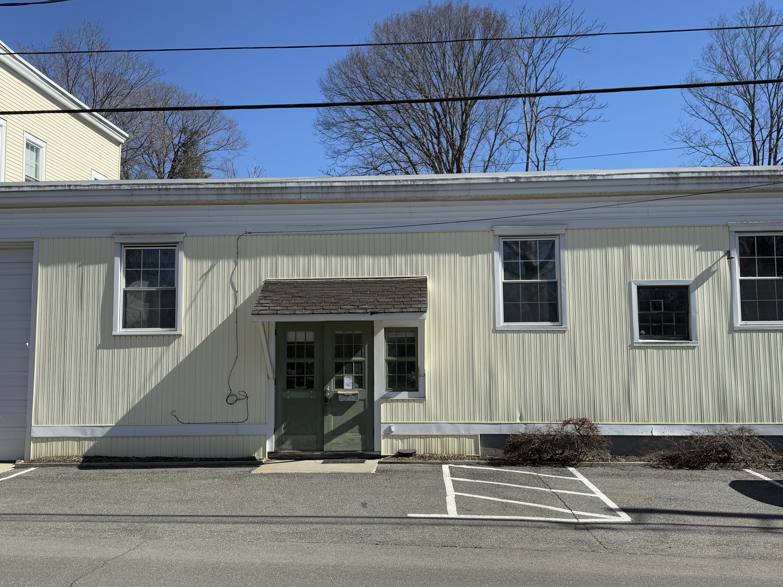 West Street 3A, New Milford, Connecticut - 1 Bedrooms  
1 Bathrooms  
4 Rooms - 