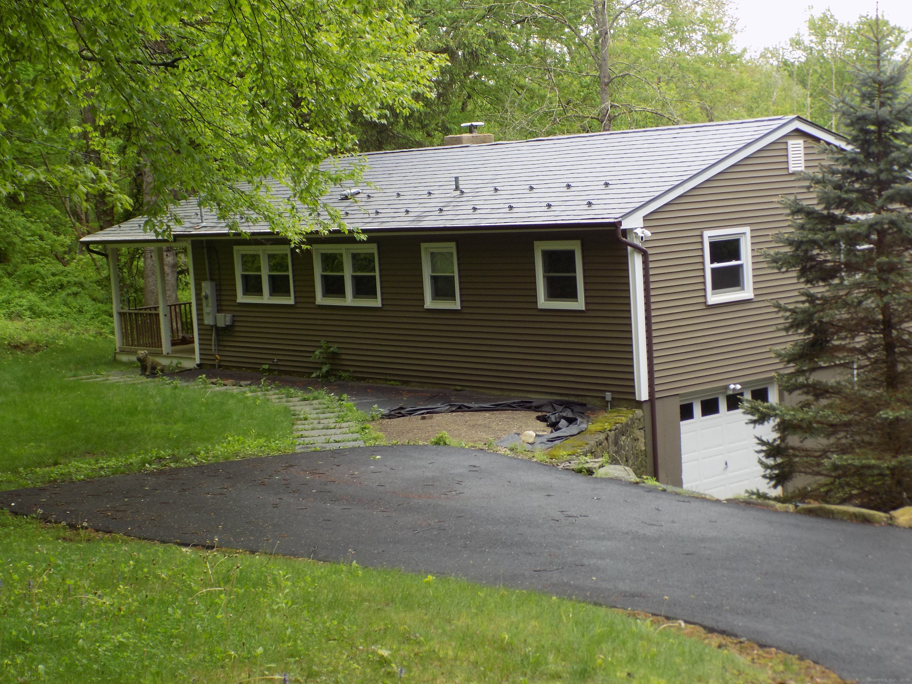 Fogarty Lane, New Milford, Connecticut - 3 Bedrooms  
2 Bathrooms  
6 Rooms - 