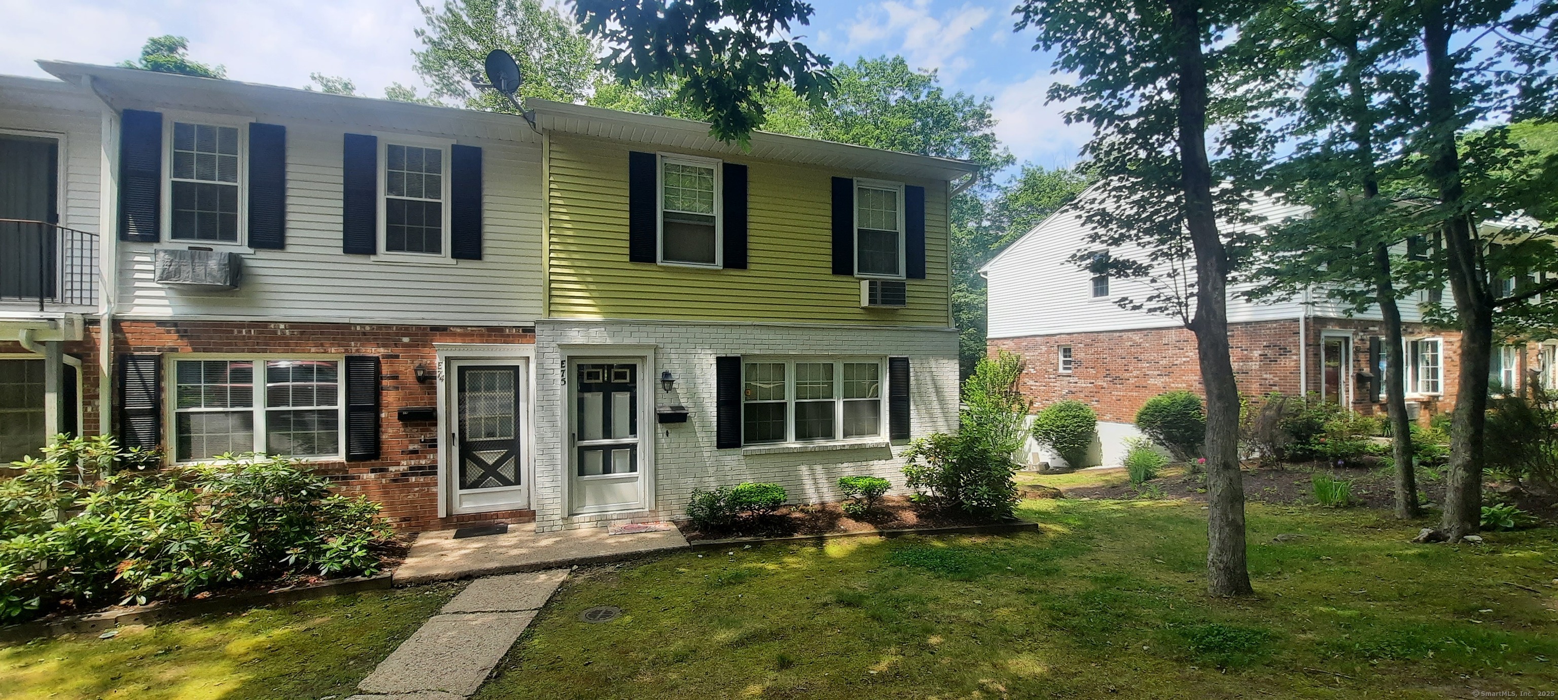 Hunter Court 75, Torrington, Connecticut - 3 Bedrooms  
2 Bathrooms  
6 Rooms - 