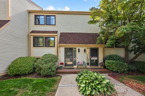 Photo of 7 Whirling Dun #7, Canton, CT 06019 (MLS # 24128548)