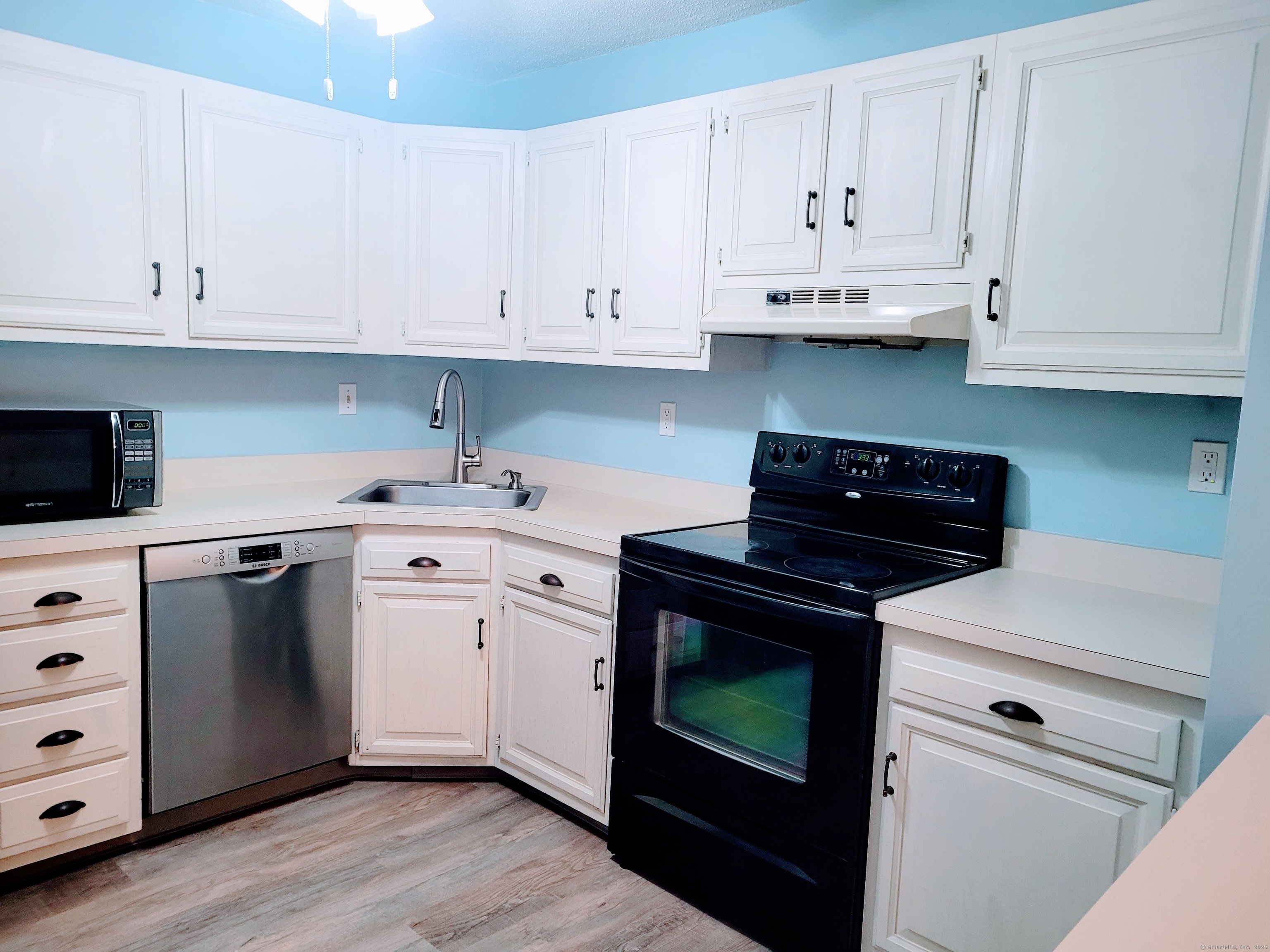 1103 Twin Circle Drive 1103