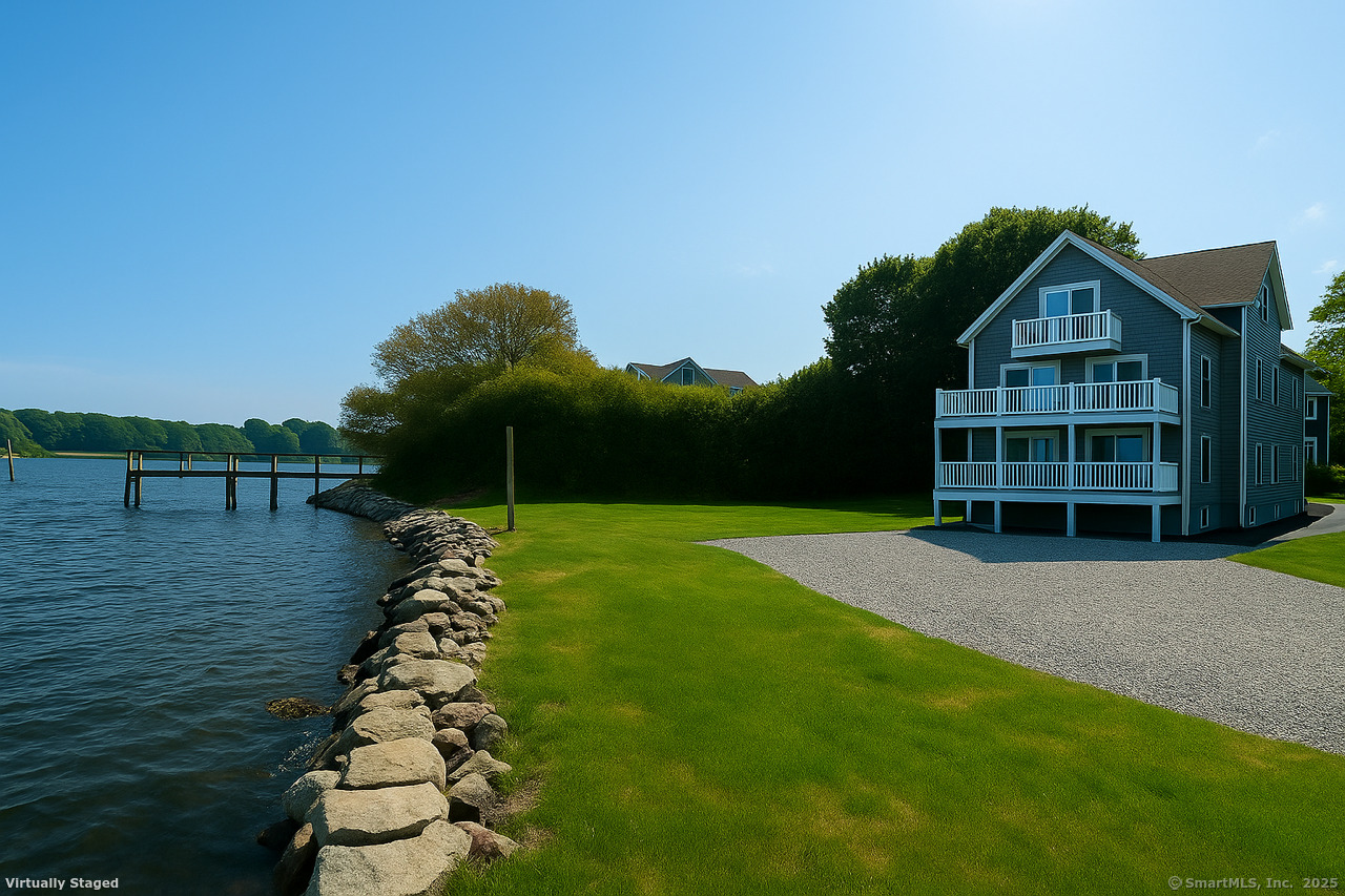 Elm Street, Groton, Connecticut - 4 Bedrooms  
2 Bathrooms  
9 Rooms - 