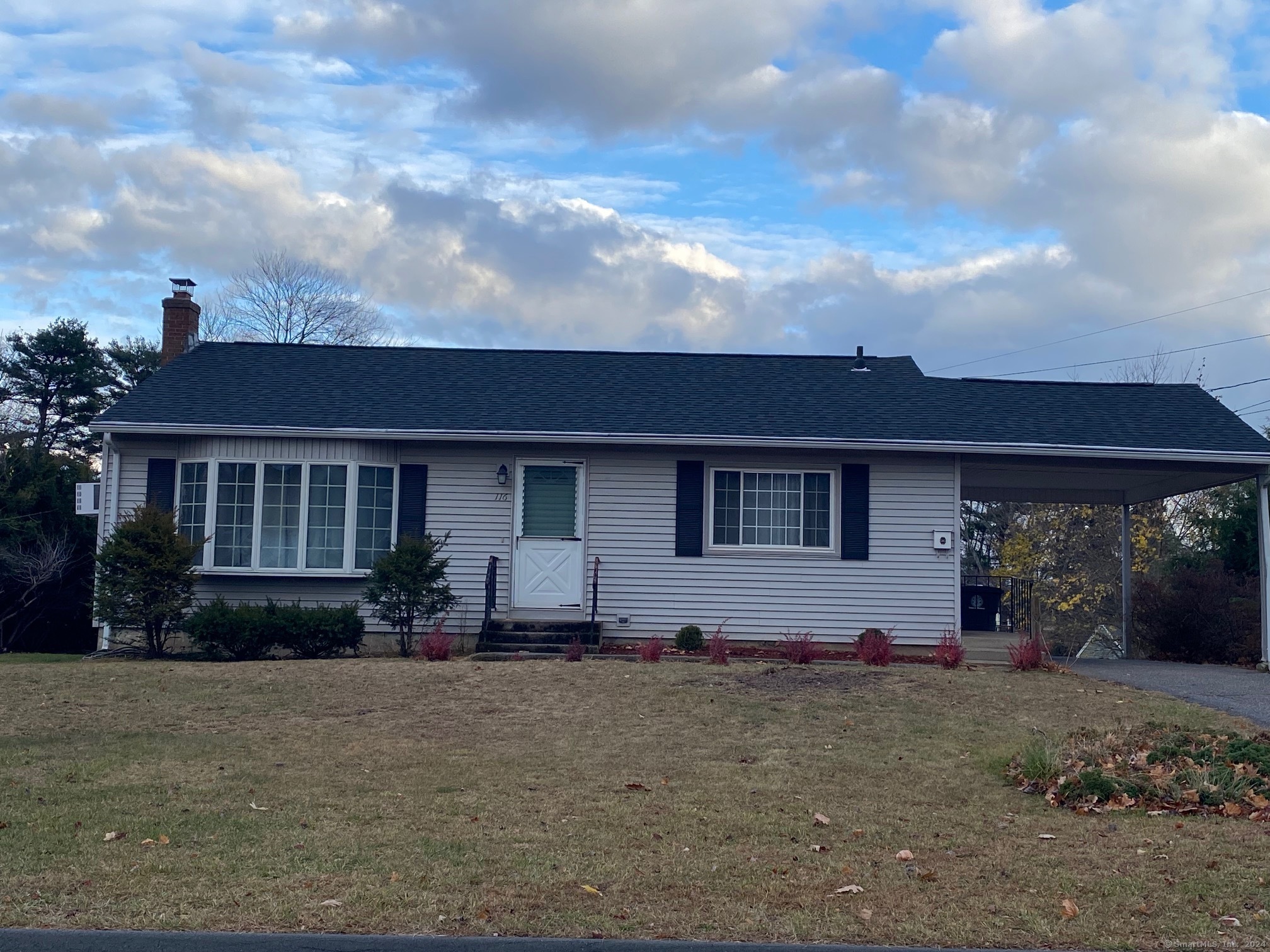 Sherman Road, Enfield, Connecticut - 3 Bedrooms  
1 Bathrooms  
5 Rooms - 