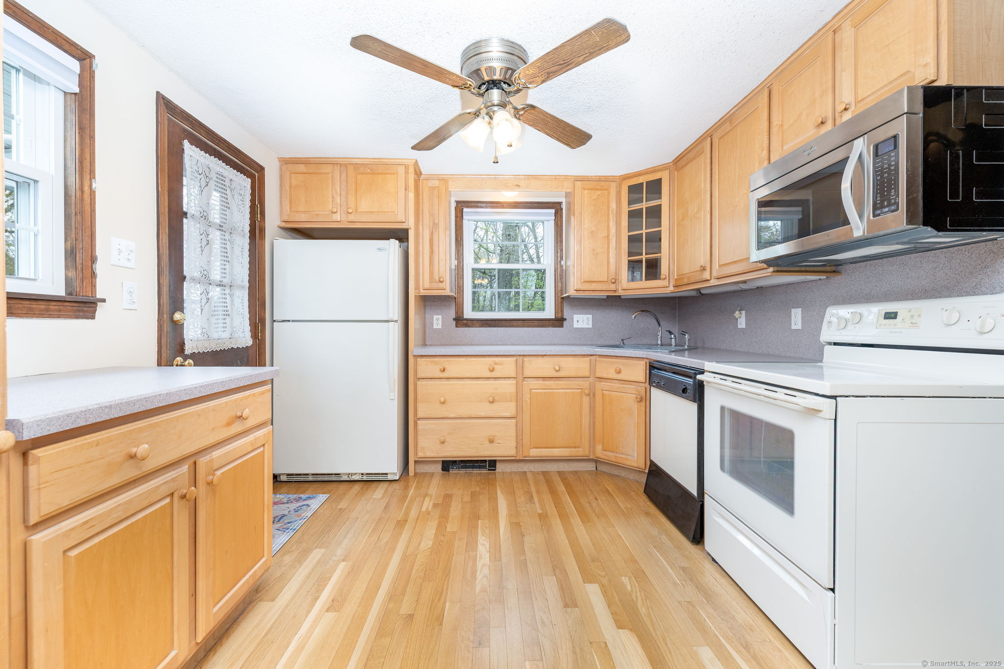 19 Salem Circle, Windsor, Connecticut image 12