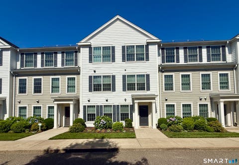 Townhouse For Rent - 7 Birch Drive #7<br/> Stamford, CT 06902