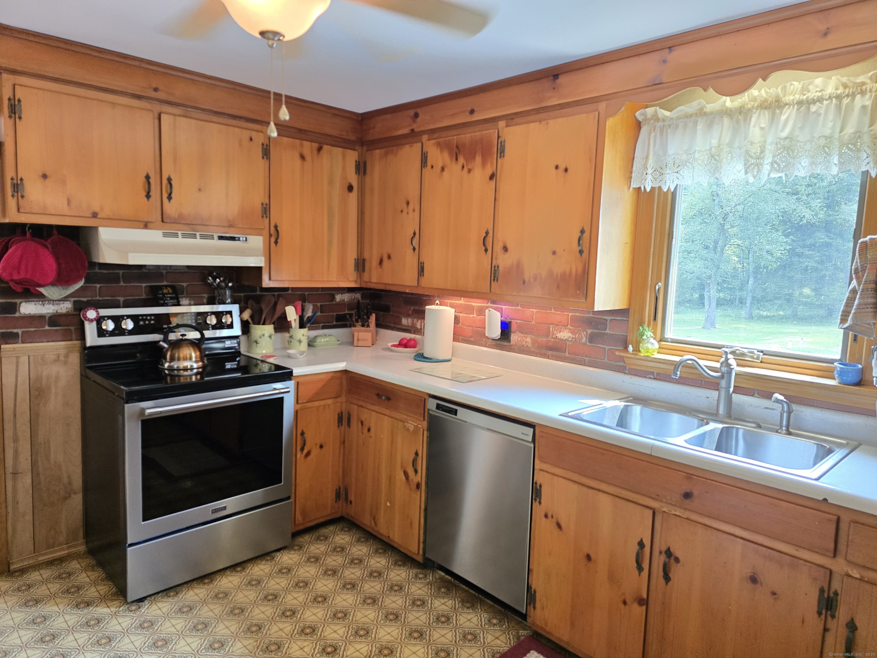 Durham, Connecticut 06422, United States, 4 Bedrooms Bedrooms, ,2 BathroomsBathrooms,Residential,Active,202590