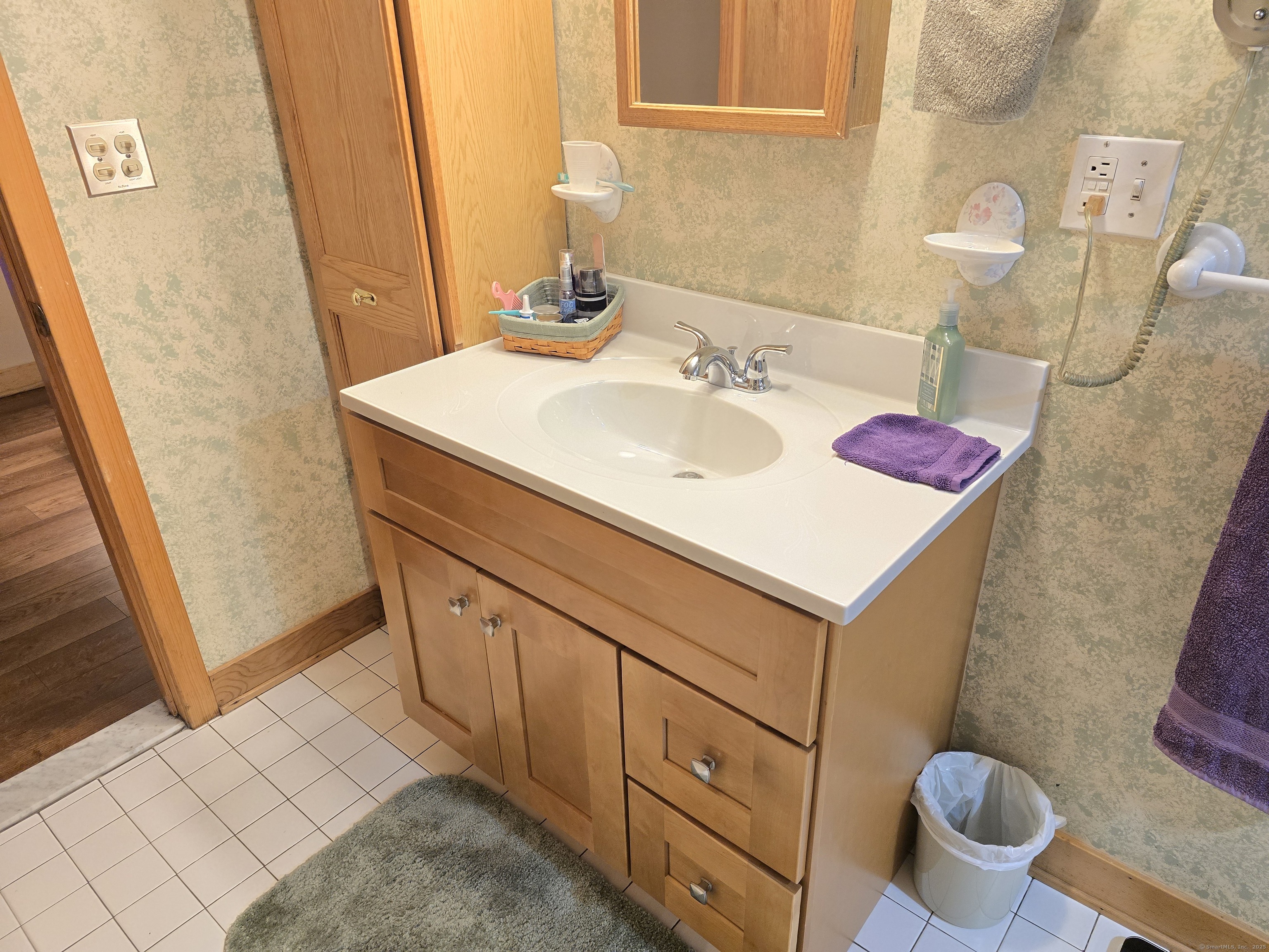 Durham, Connecticut 06422, United States, 4 Bedrooms Bedrooms, ,2 BathroomsBathrooms,Residential,Active,202590