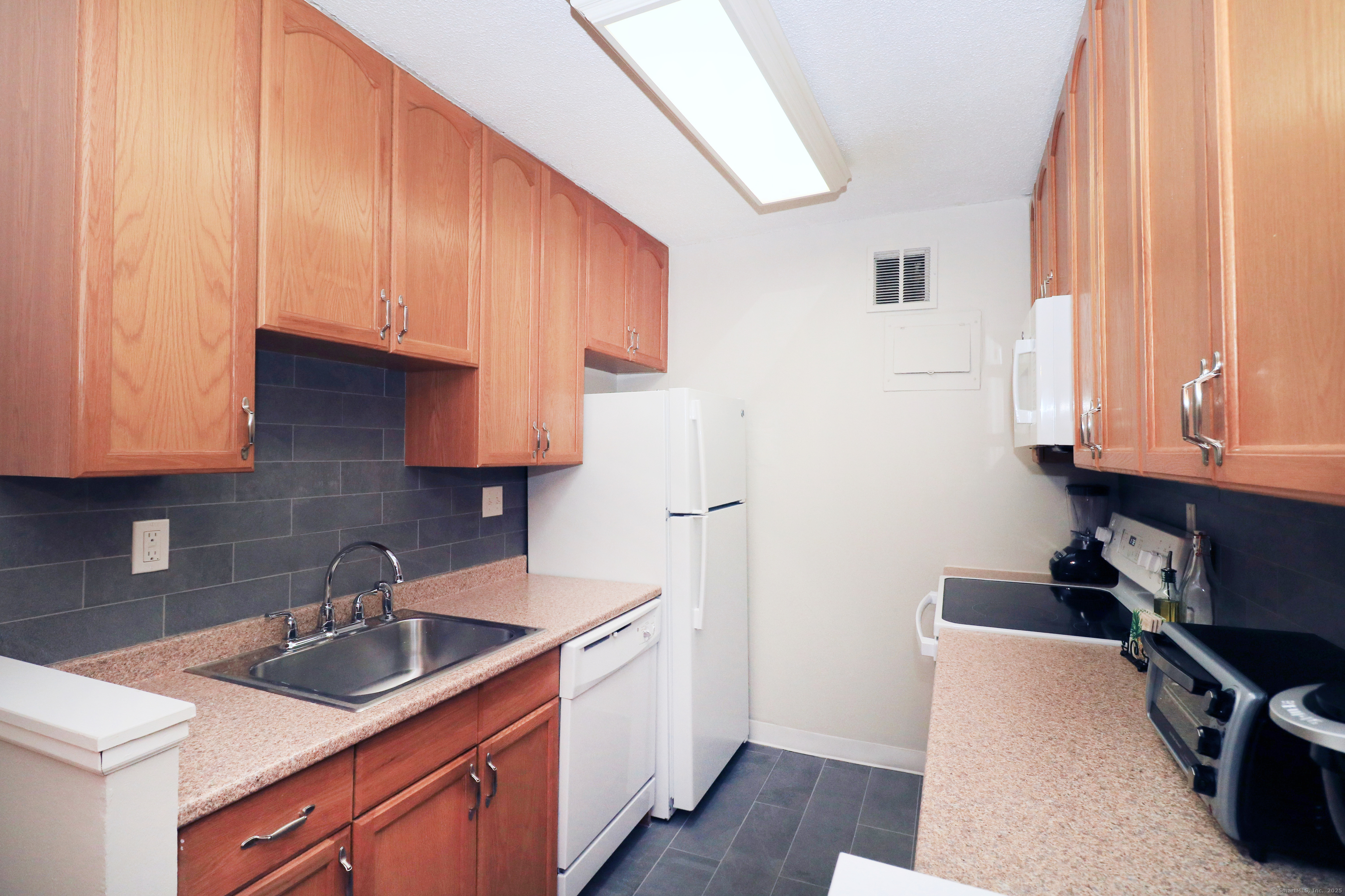 44 Strawberry Hill Avenue #APT 2P, Stamford, Connecticut image 6