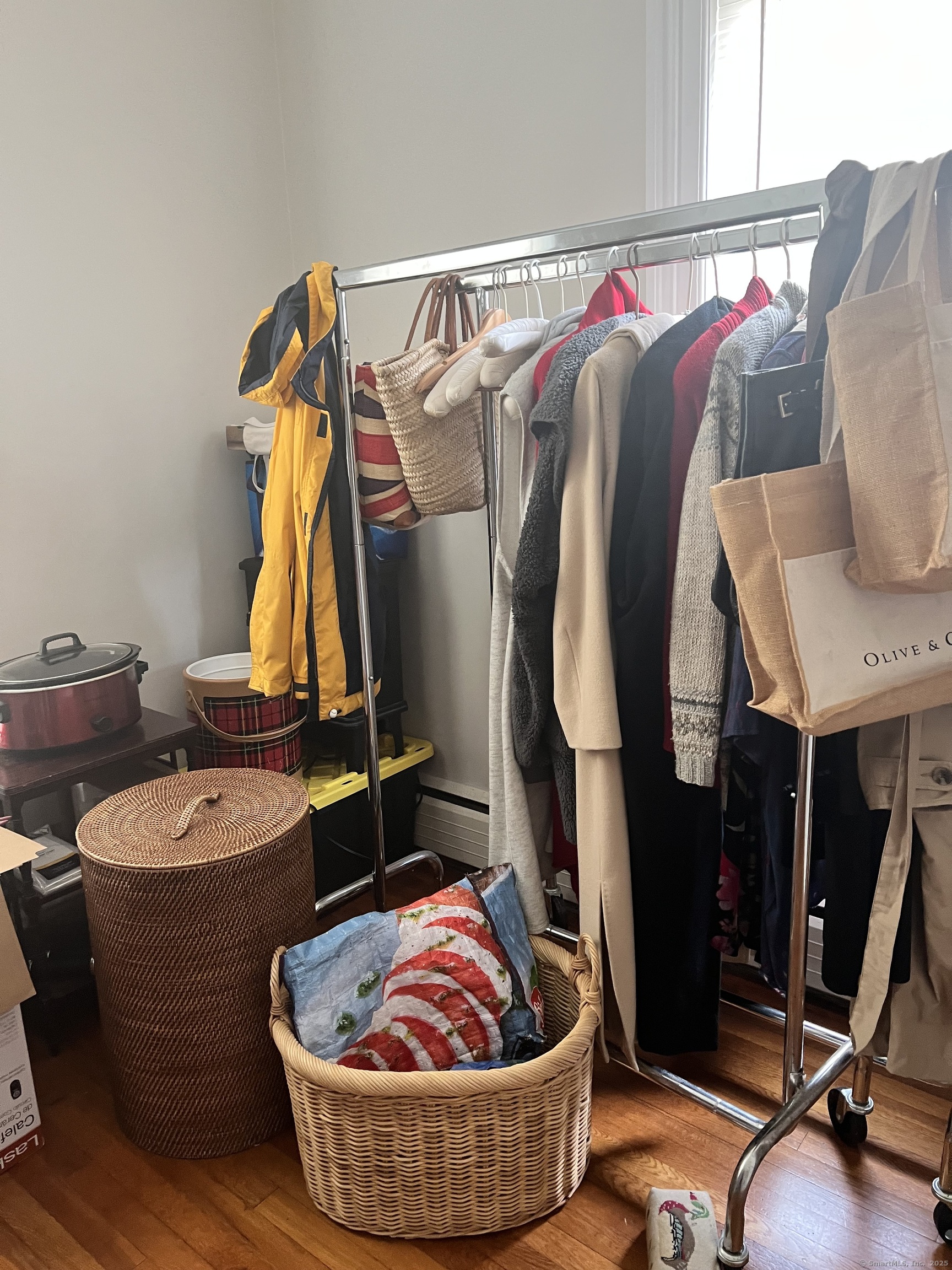 Stonington, Connecticut 06378, United States, 2 Bedrooms Bedrooms, ,2 BathroomsBathrooms,Residential,Pending,137690