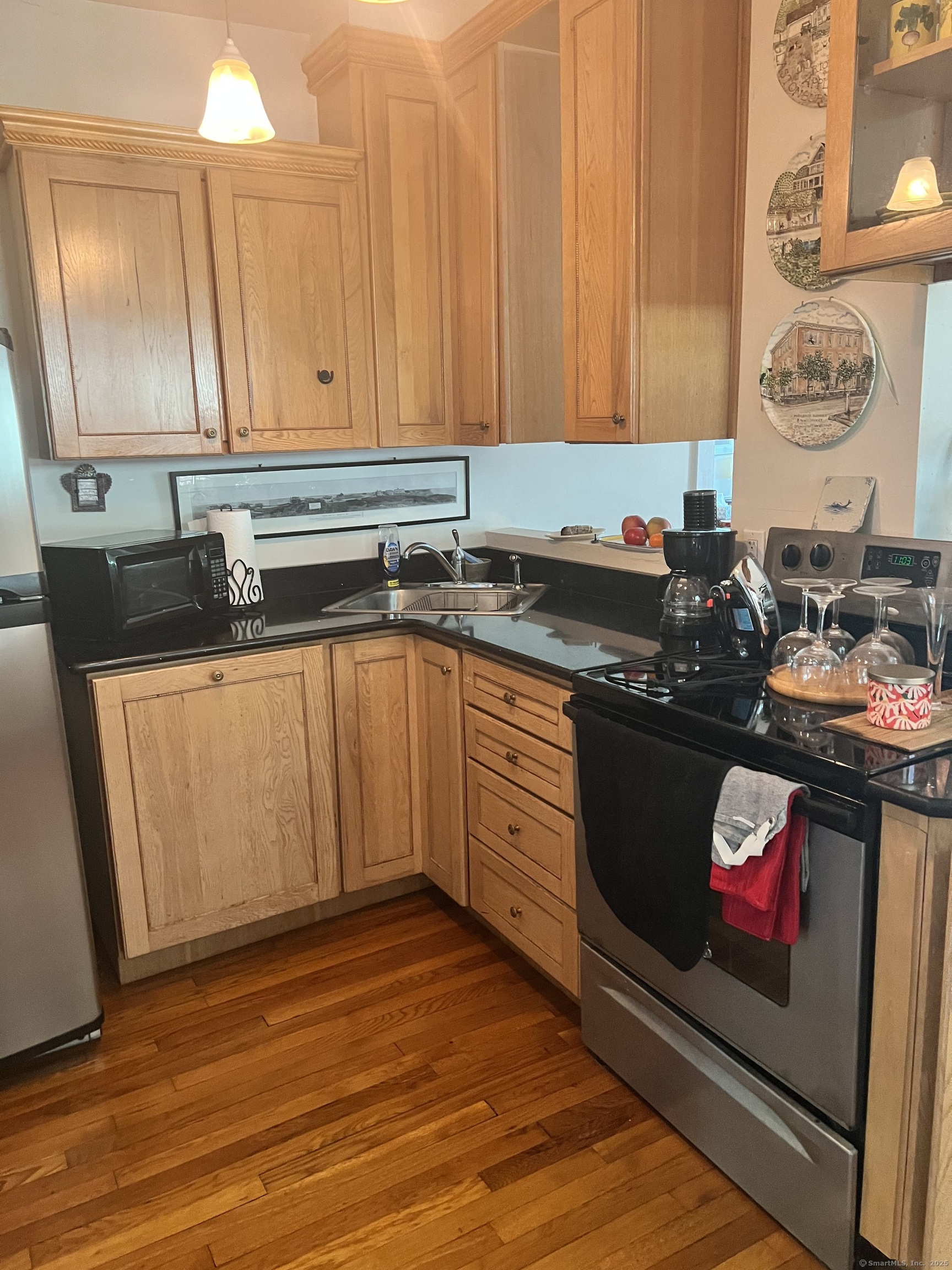 Stonington, Connecticut 06378, United States, 2 Bedrooms Bedrooms, ,2 BathroomsBathrooms,Residential,Pending,137690