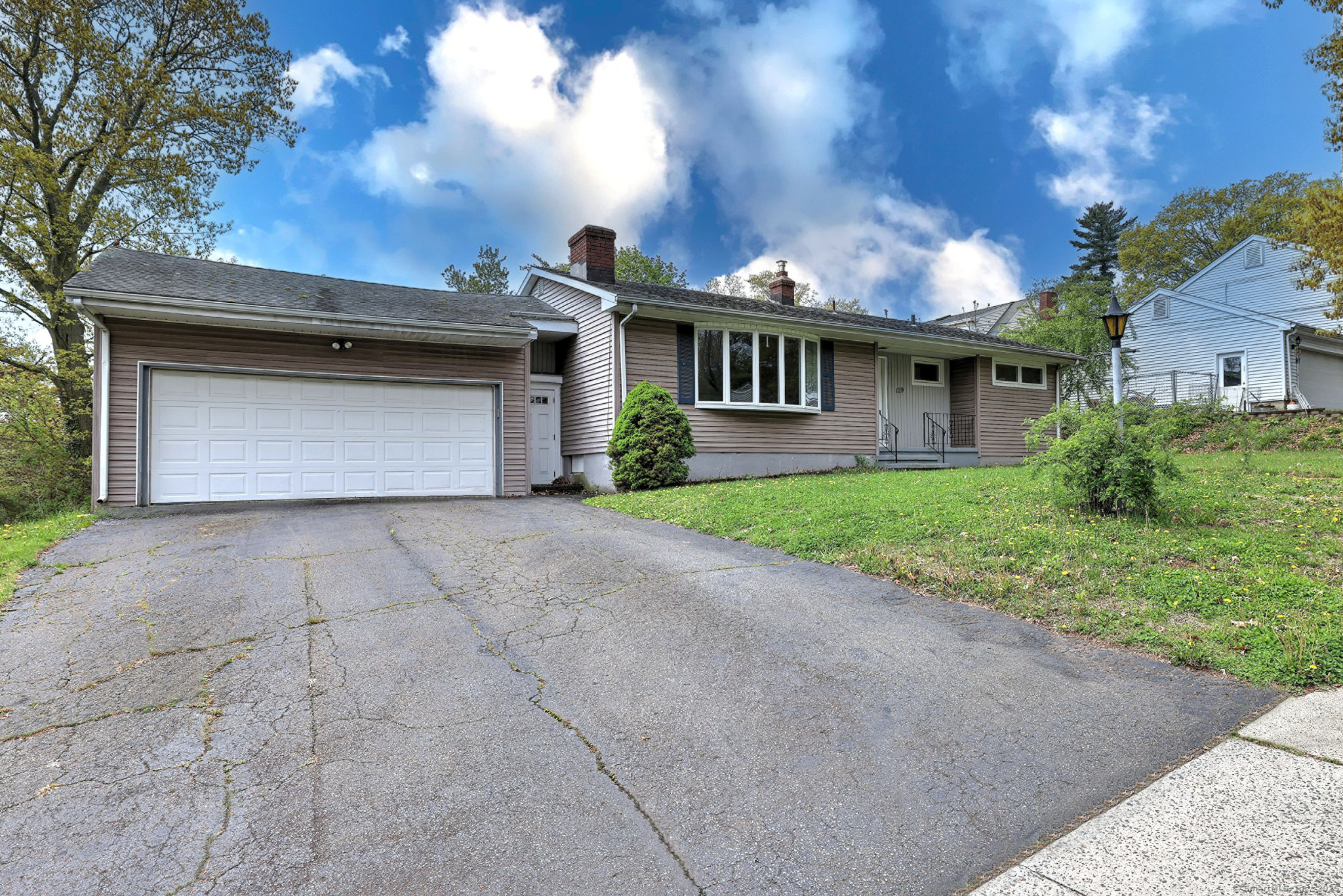 Property for Sale at Hall Street, New Haven, Connecticut - Bedrooms: 3 
Bathrooms: 2 
Rooms: 5  - $299,900