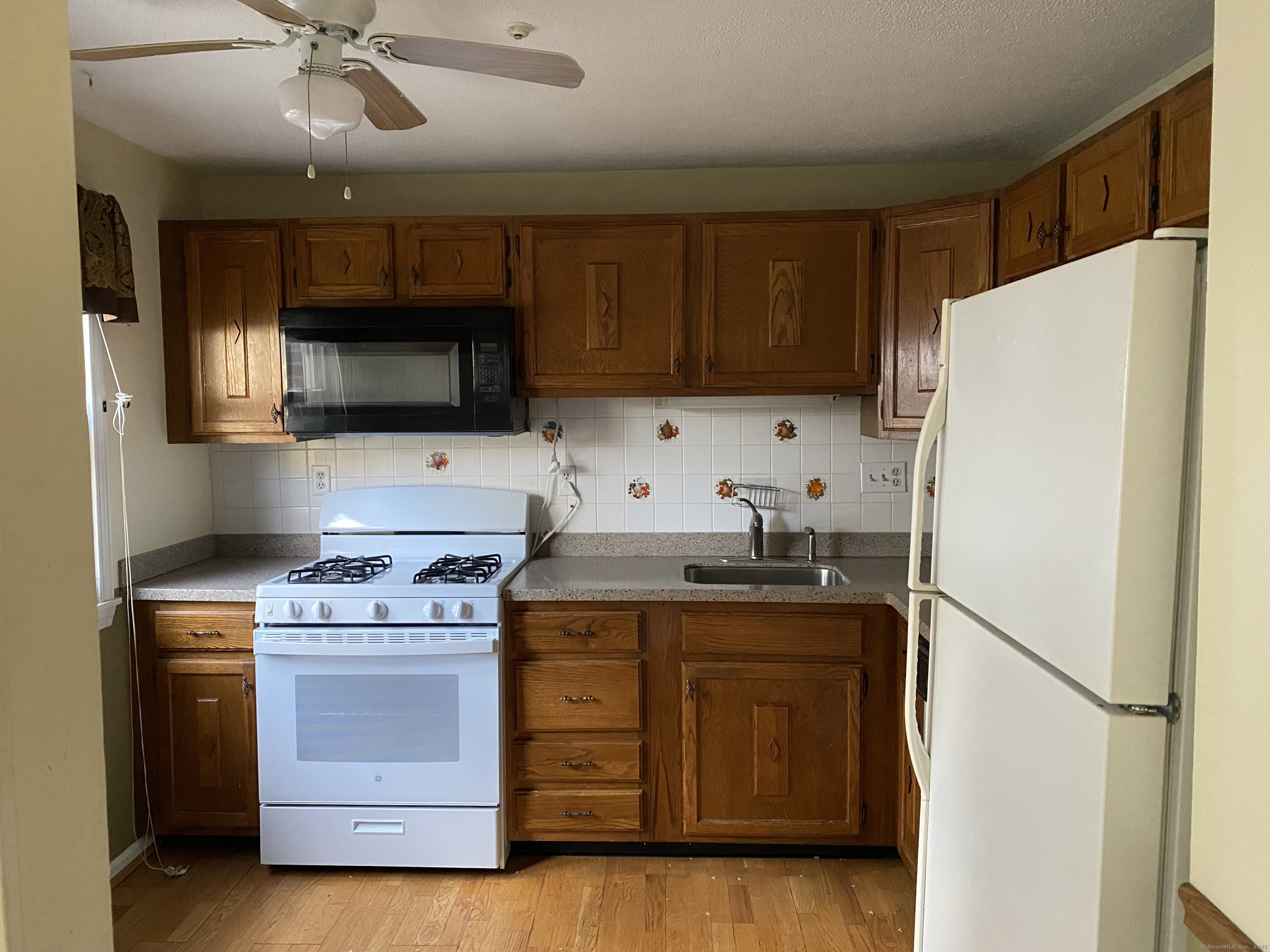 63 E Gate Lane #63, Hamden, Connecticut image 5