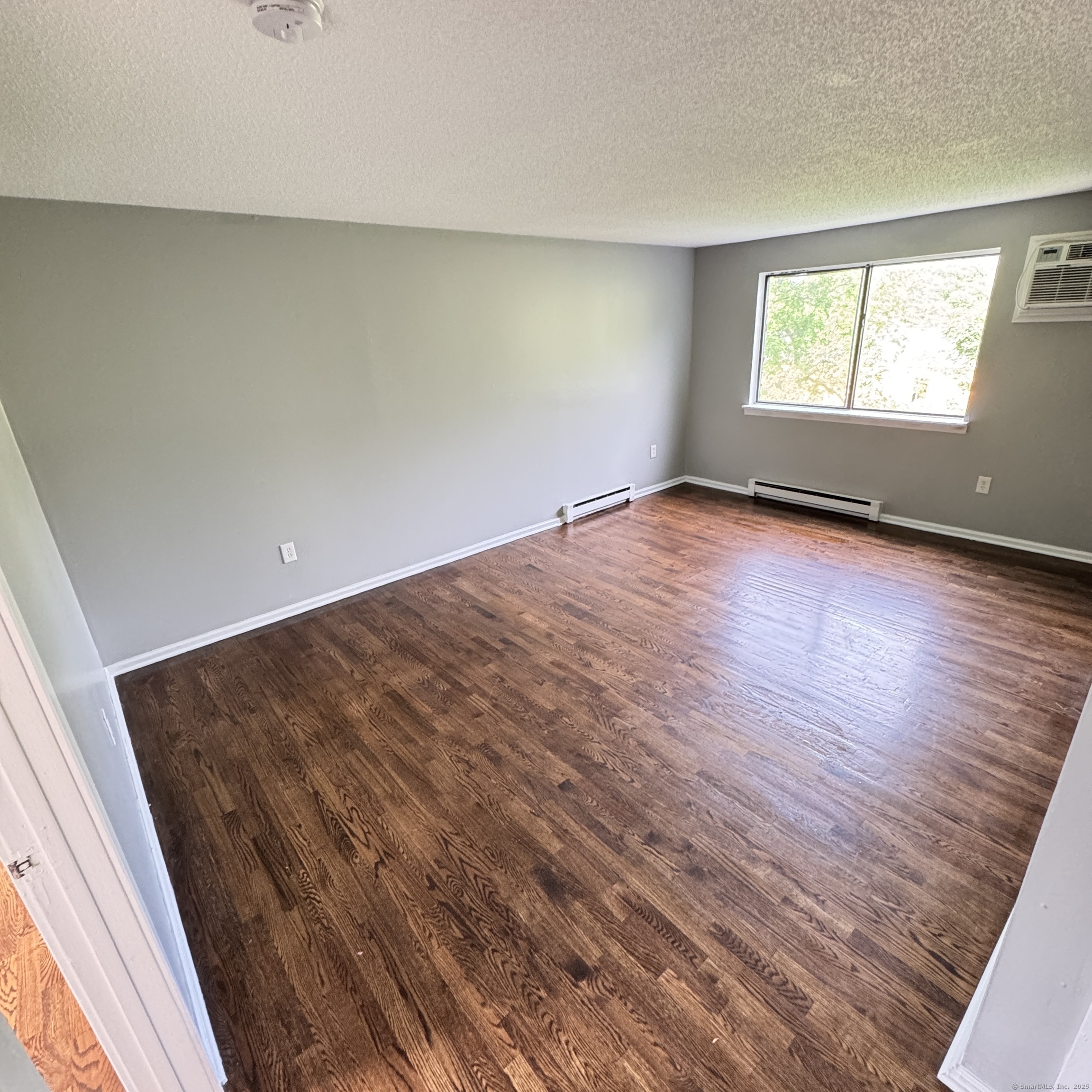 Old Foxon Road 5, East Haven, Connecticut - 1 Bedrooms  
1 Bathrooms  
4 Rooms - 