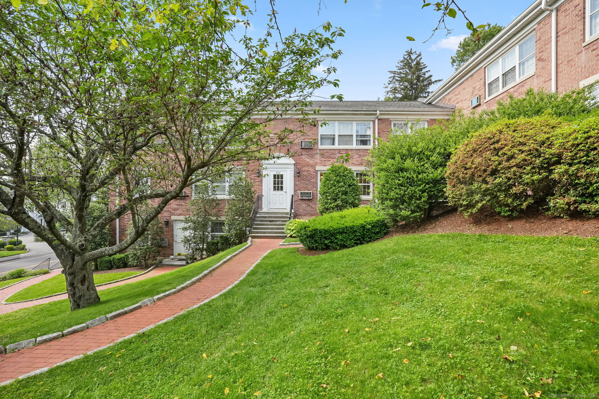 Park Street Apt 4, New Canaan, Connecticut - 2 Bedrooms  
1 Bathrooms  
4 Rooms - 