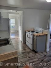 Manchester, Connecticut 06042, United States, 4 Bedrooms Bedrooms, ,2 BathroomsBathrooms,Residential,Active,195976