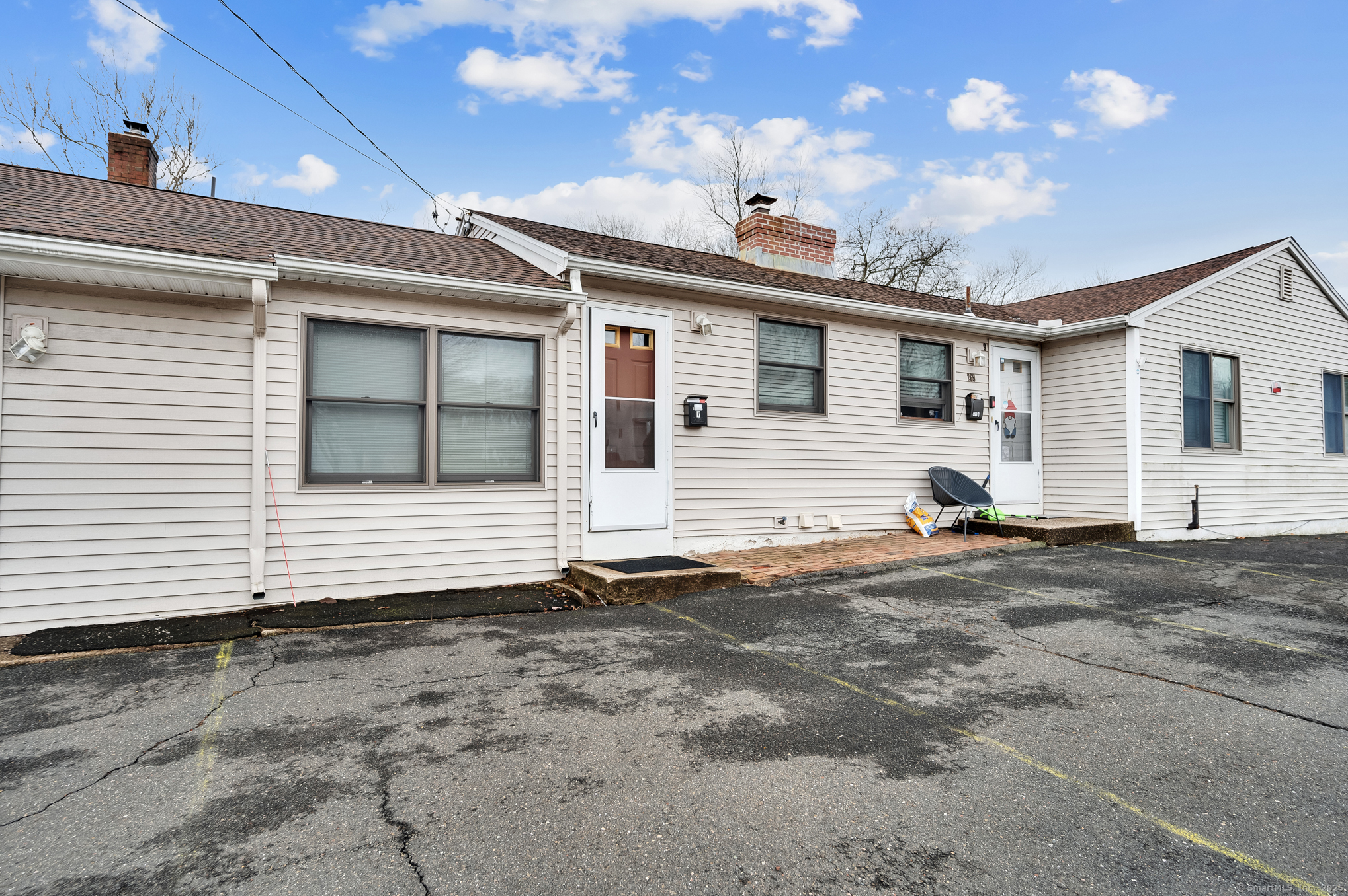 W Washington Street 7, Bristol, Connecticut - 1 Bedrooms  
1 Bathrooms  
3 Rooms - 