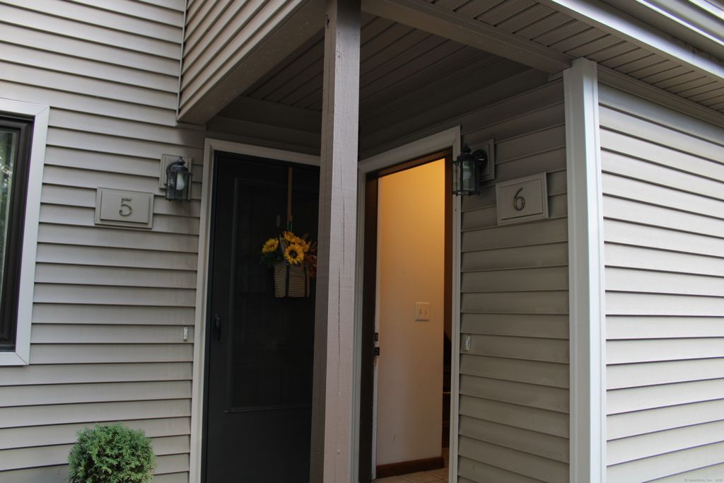 Photo of 371 Emmett Street #APT 6, Bristol, CT 06010 (MLS # 24132591)