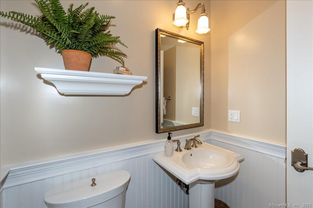 Photo 19 of 40 of 18 Heron Pond Road house