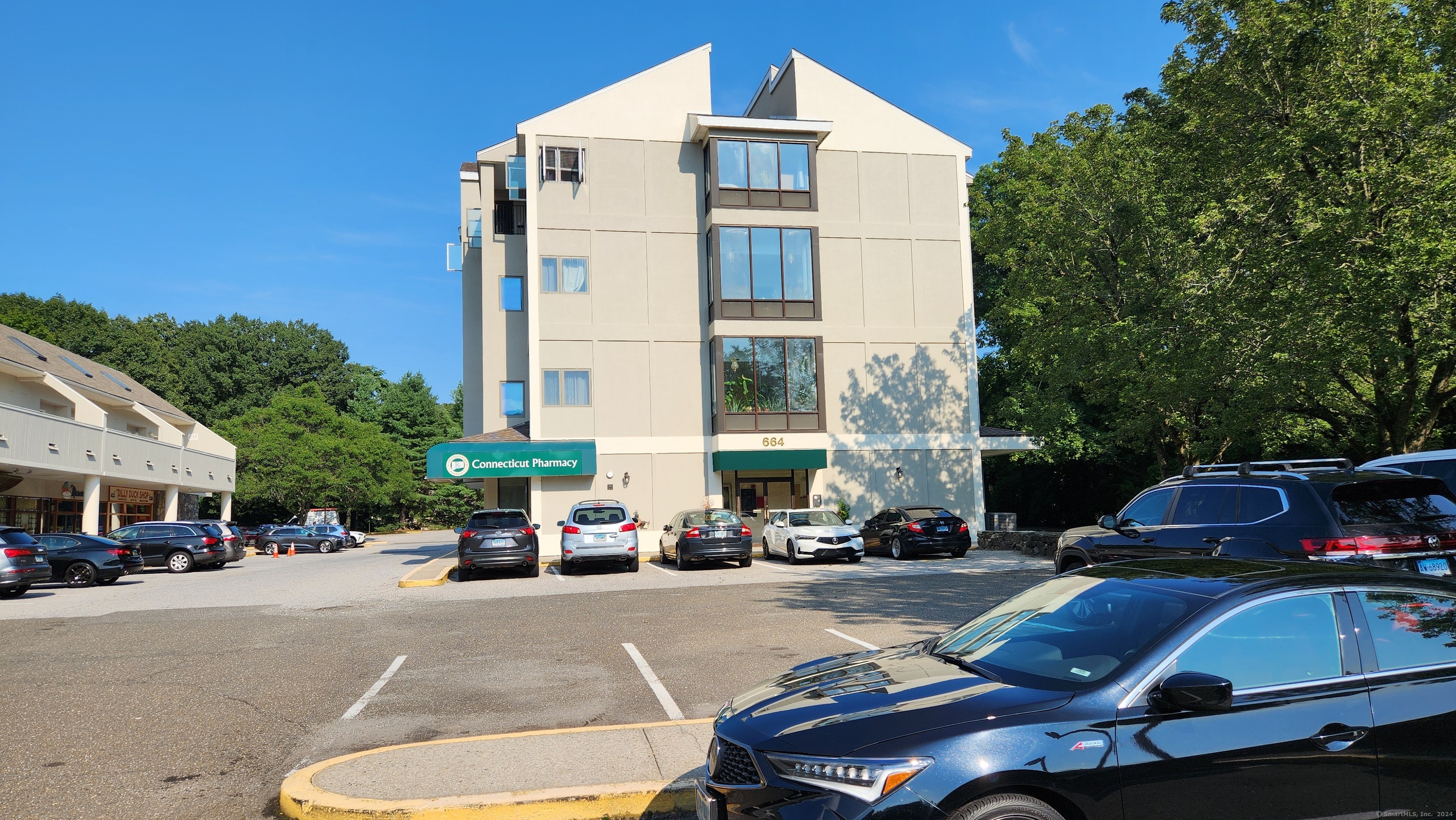 664 Main Avenue Apt 203, Norwalk, Connecticut - 2 Bedrooms  
1 Bathrooms  
4 Rooms - 