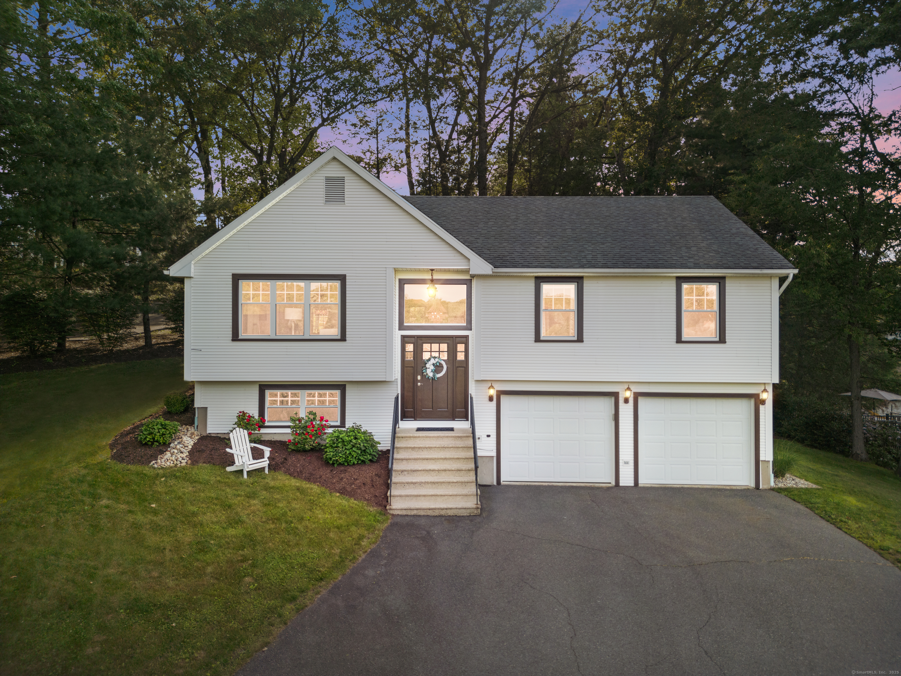 Property for Sale at Lido Road, Farmington, Connecticut - Bedrooms: 3 
Bathrooms: 3 
Rooms: 6  - $475,000