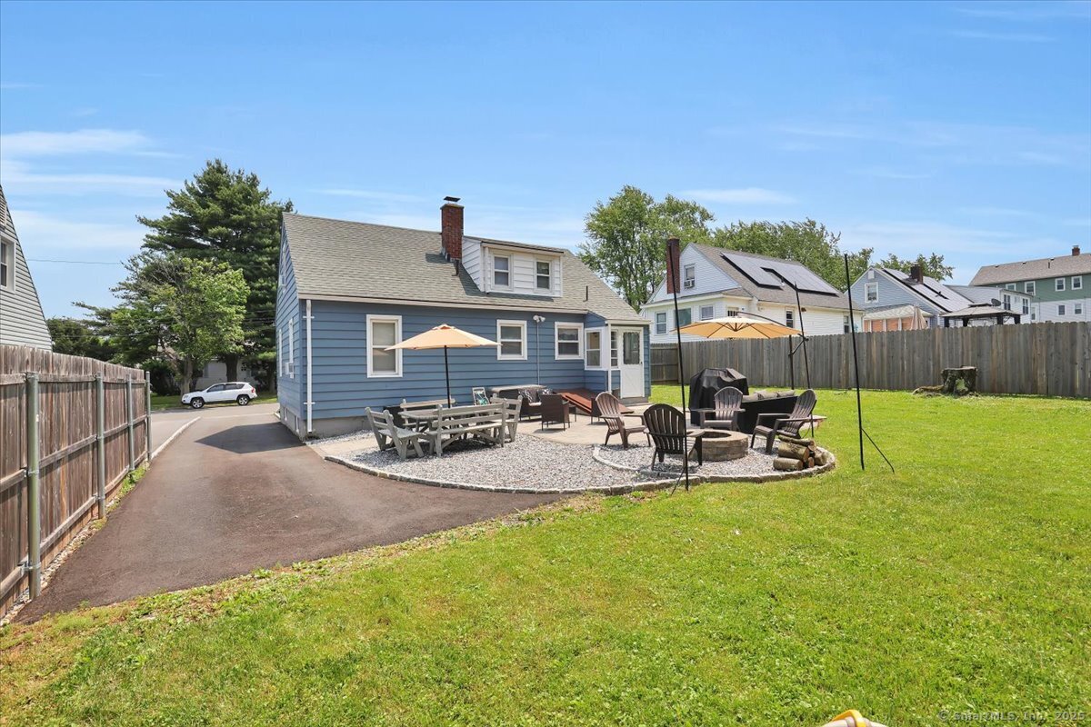 352 Oak Street