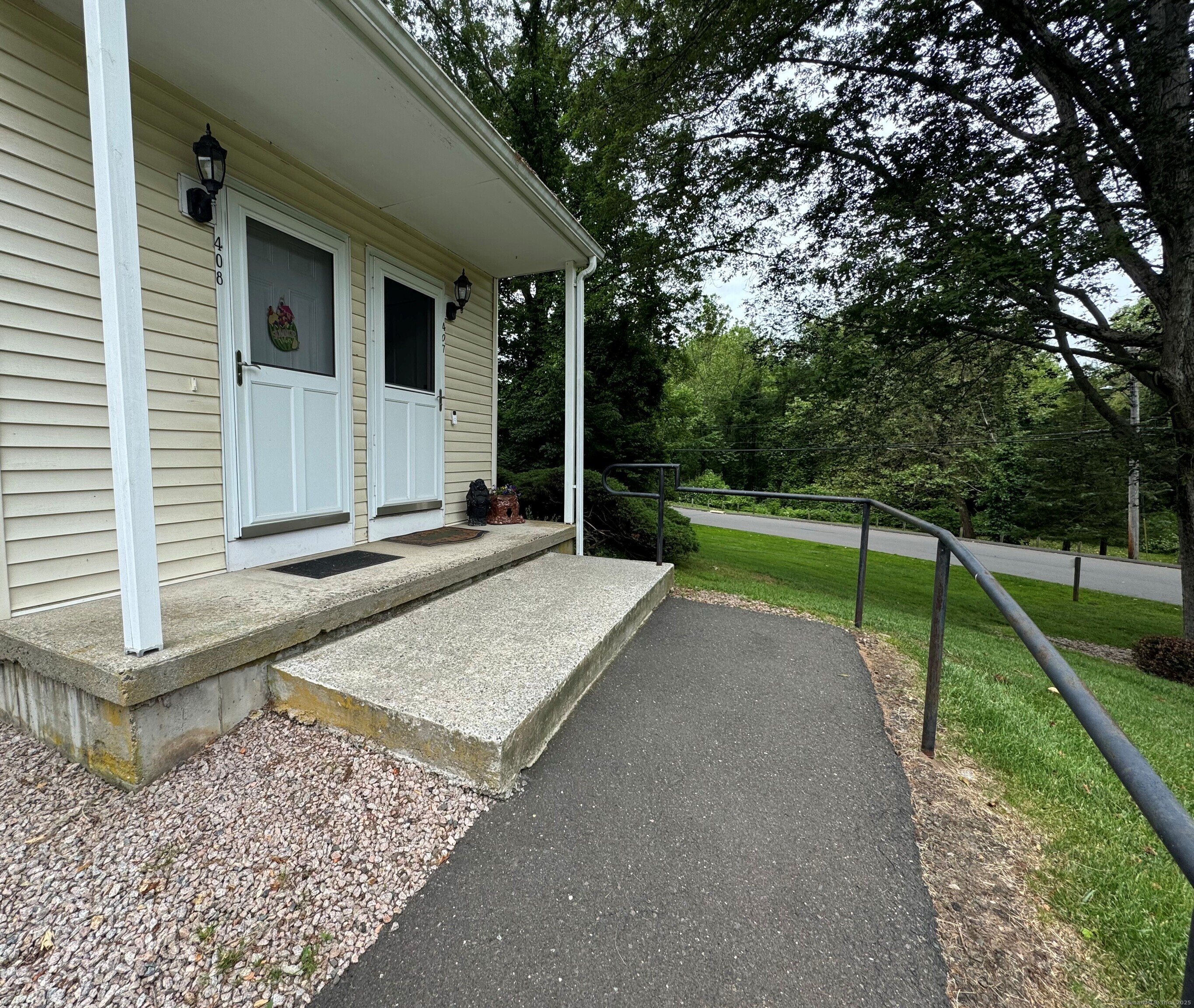 Property for Sale at Branford Road 407, North Branford, Connecticut - Bedrooms: 2 
Bathrooms: 1 
Rooms: 5  - $269,900