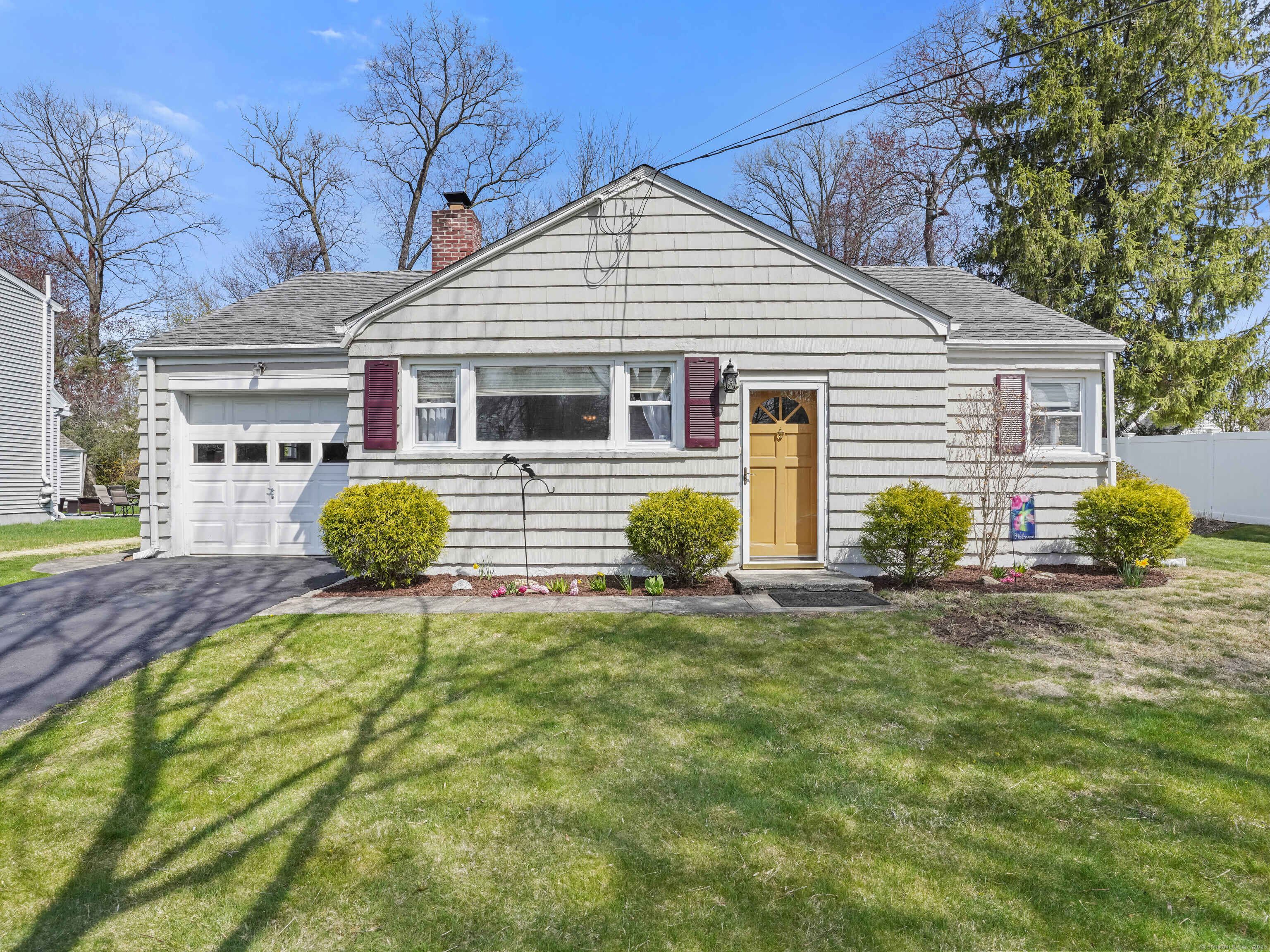 Property for Sale at Randolph Place, Trumbull, Connecticut - Bedrooms: 2 
Bathrooms: 1 
Rooms: 4  - $450,000