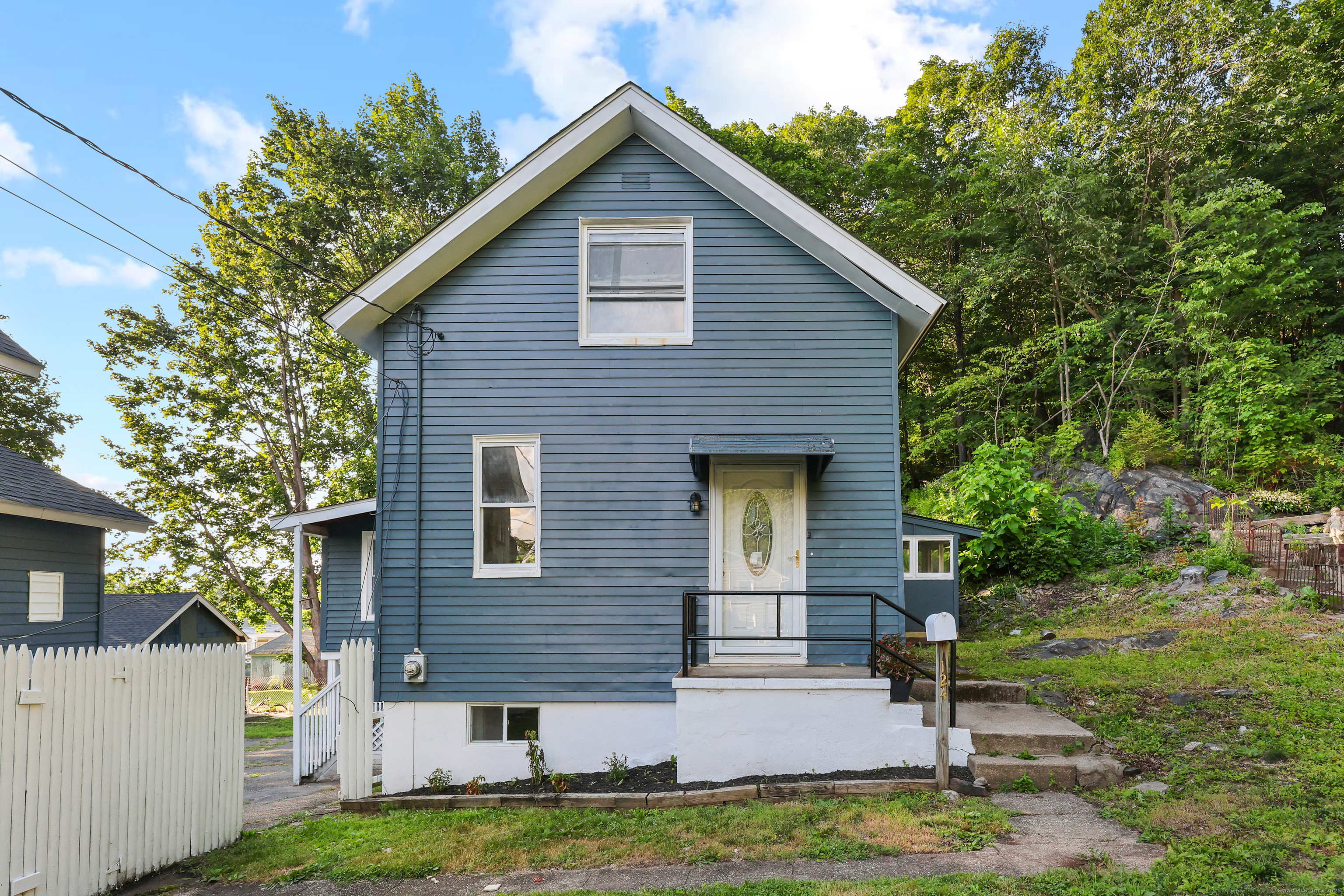 122 Oak Street